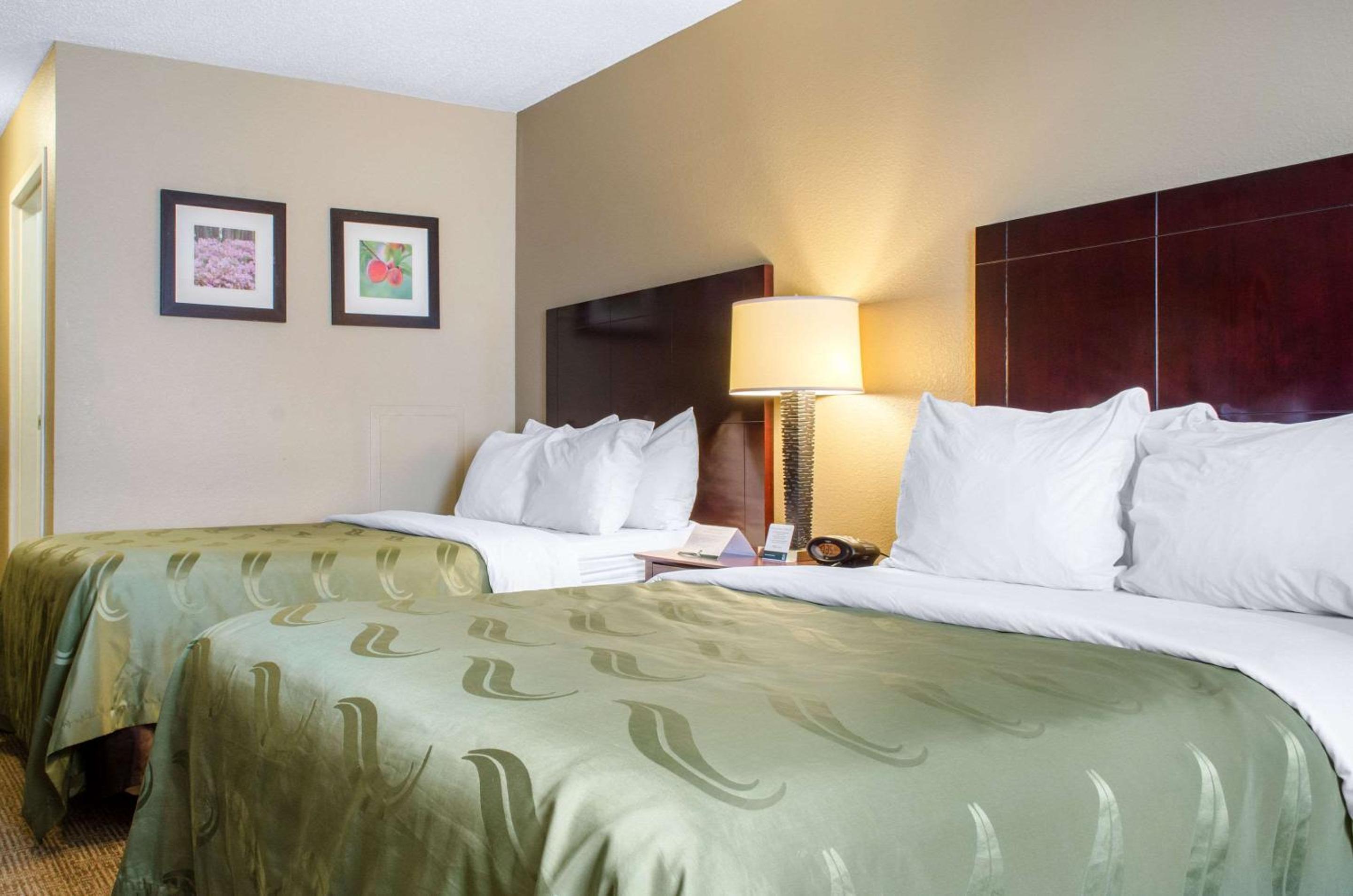 Double Room with Two Double Beds - Non-Smoking - Photo 2