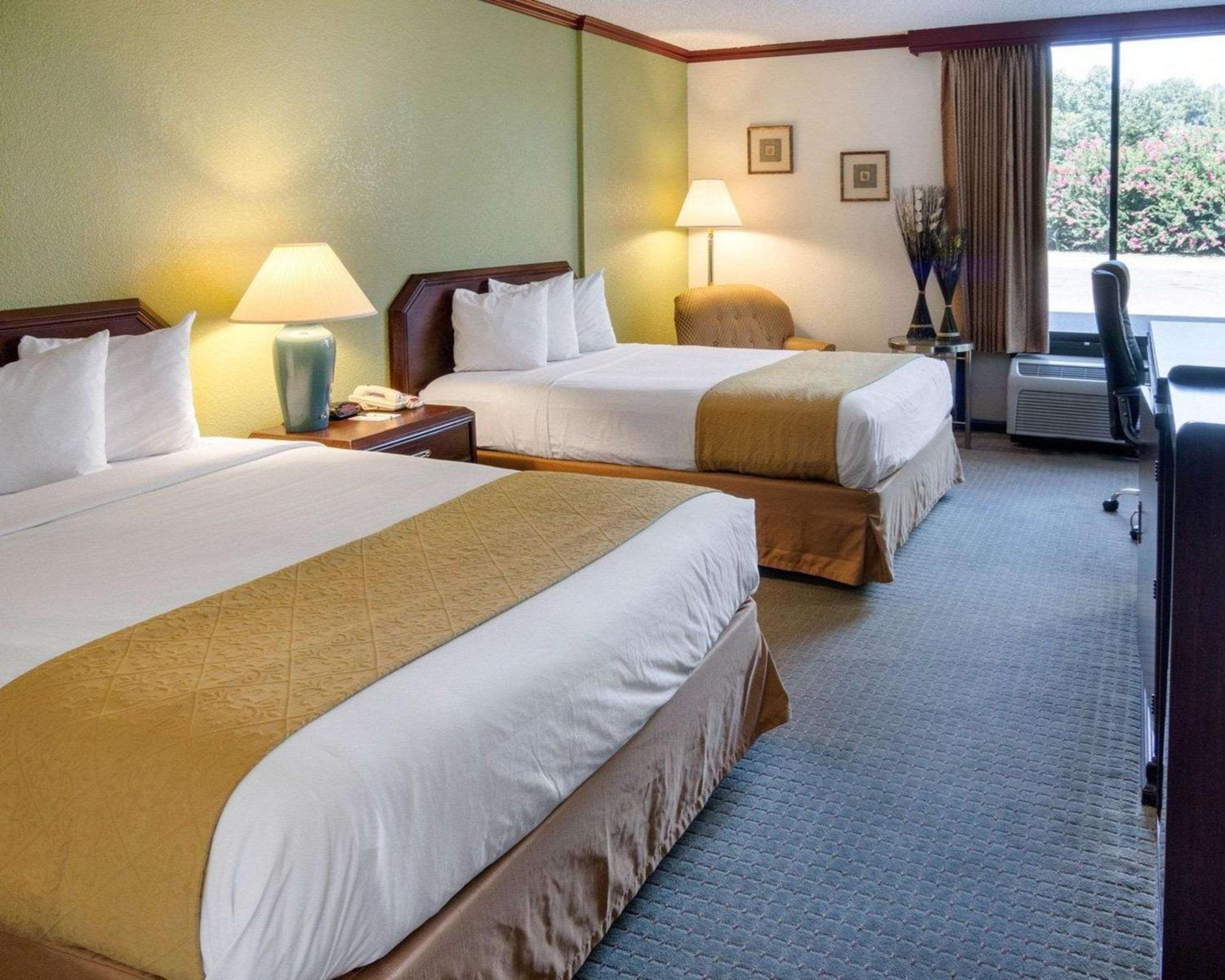 Double Room with Two Double Beds - Non-Smoking - Photo 4