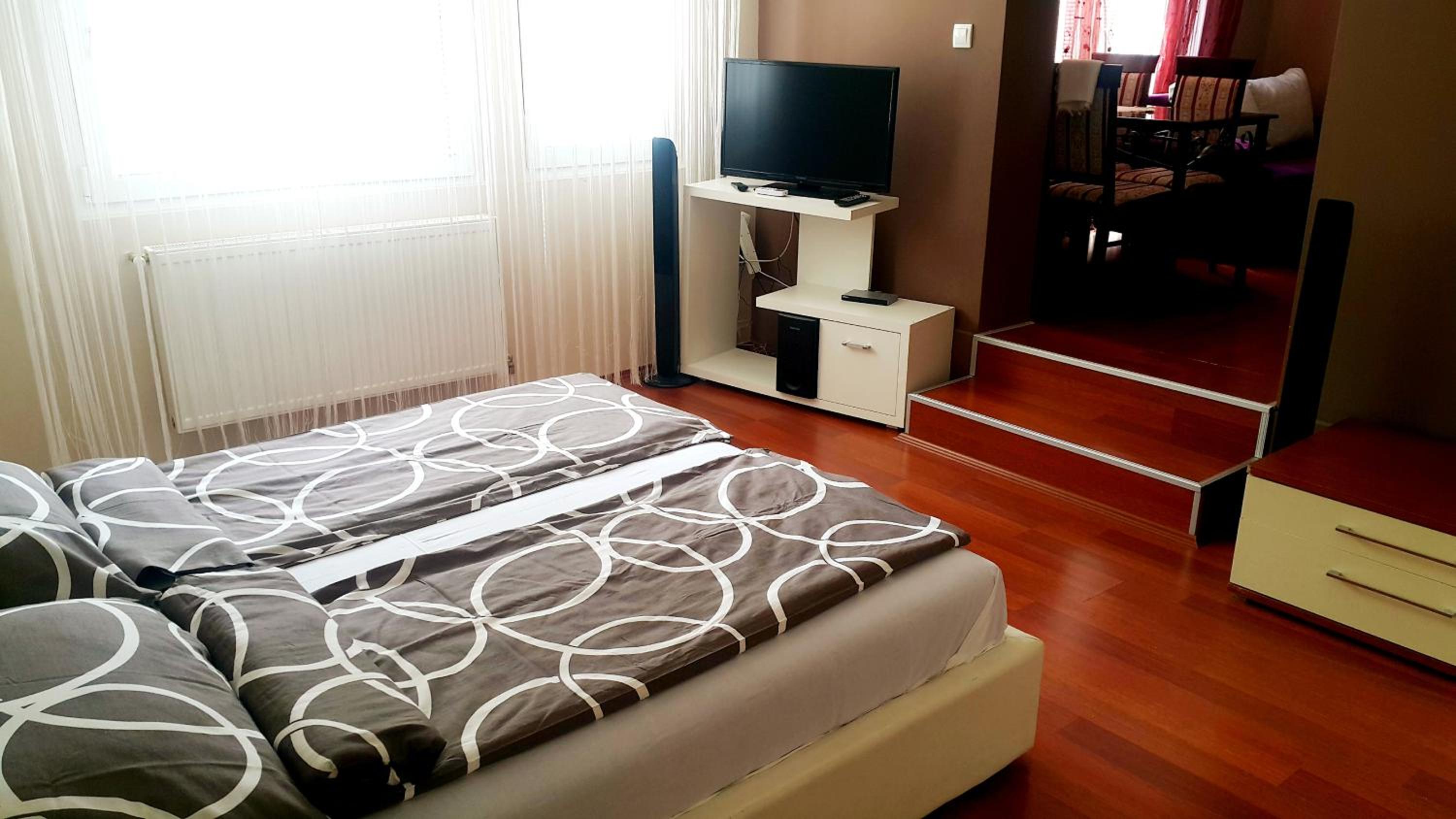 Apartment photo 1