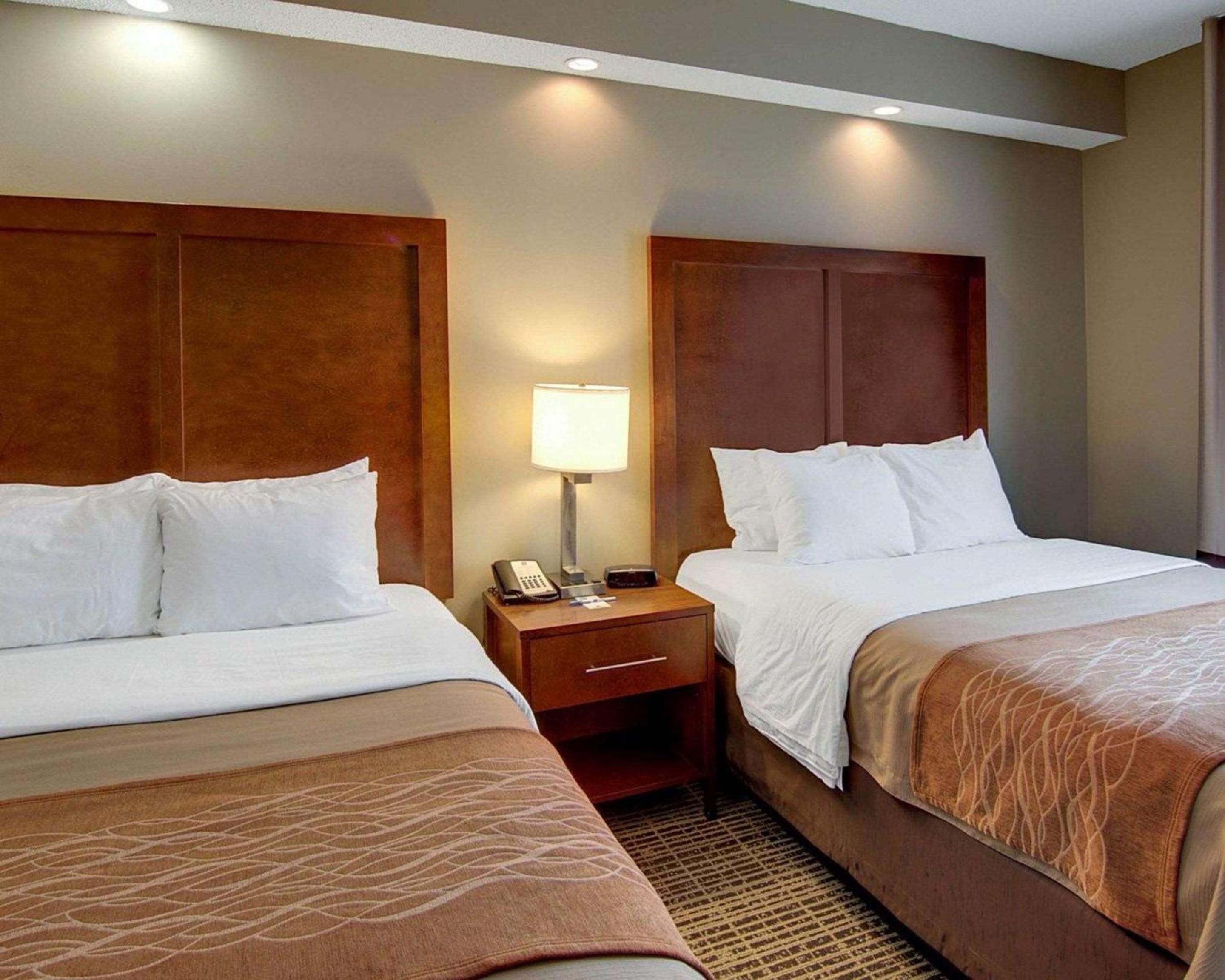 Queen Room with Two Queen Beds - Non-Smoking - Photo 1
