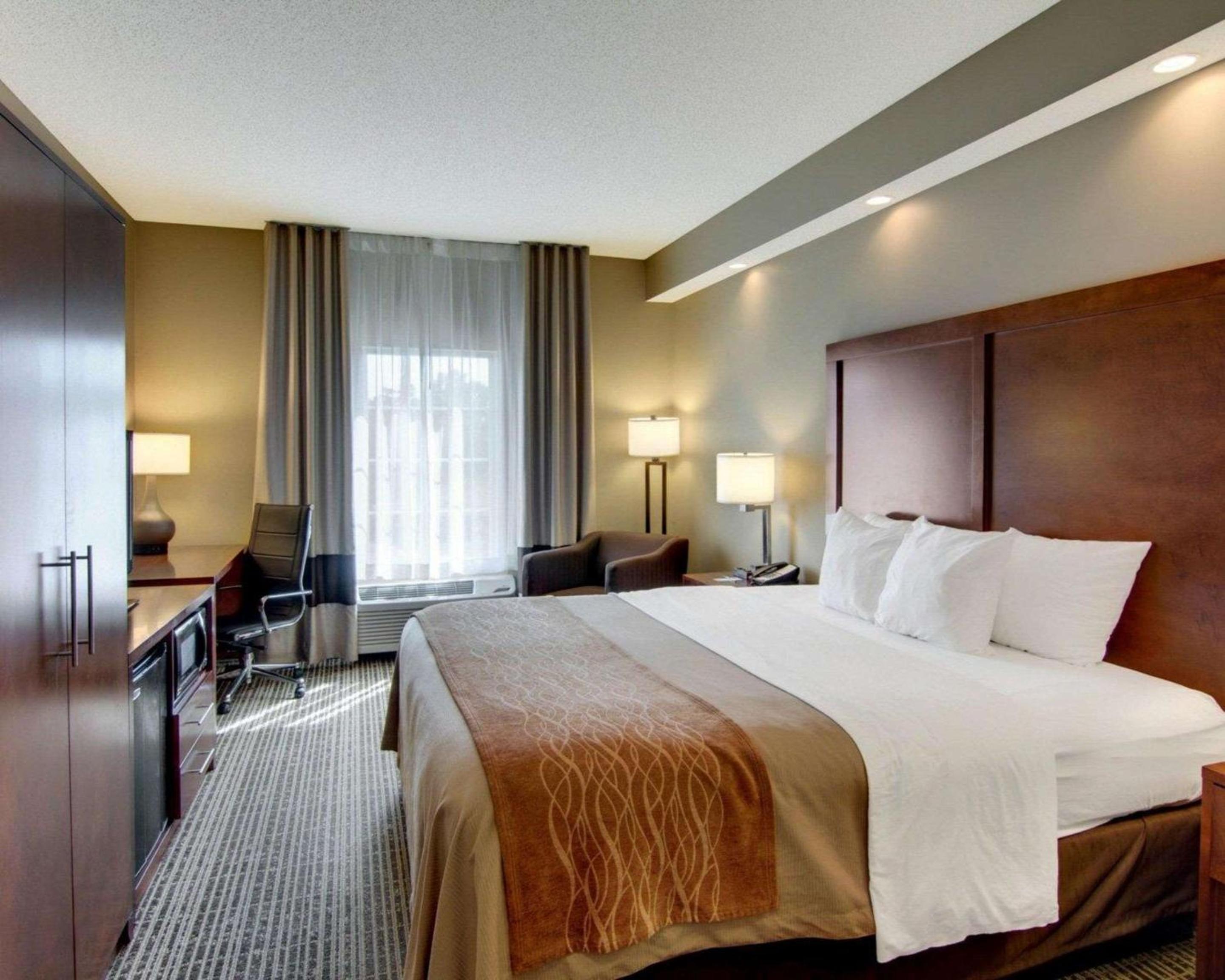King Room - Non-Smoking - Photo 1