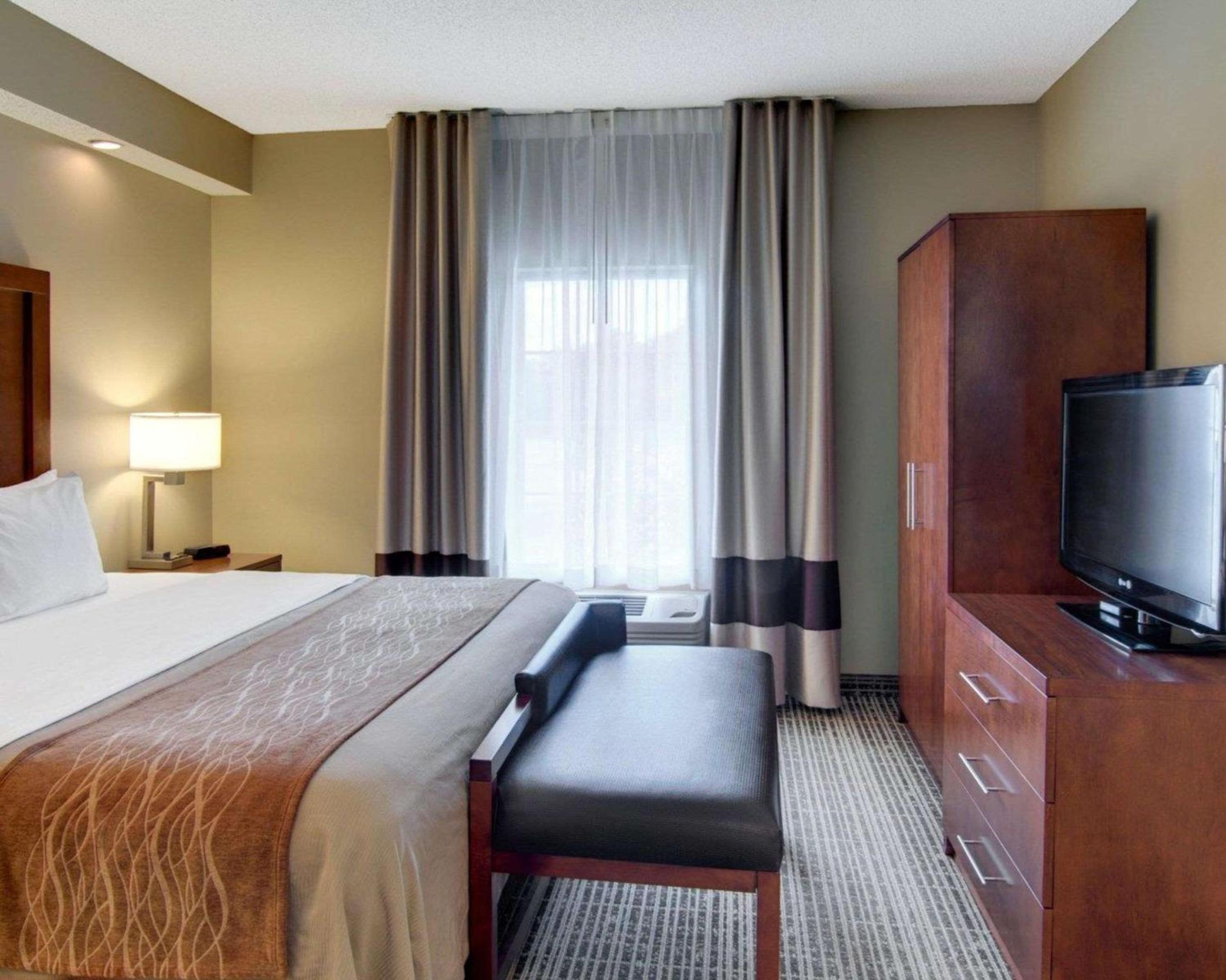 King Room - Non-Smoking - Photo 2