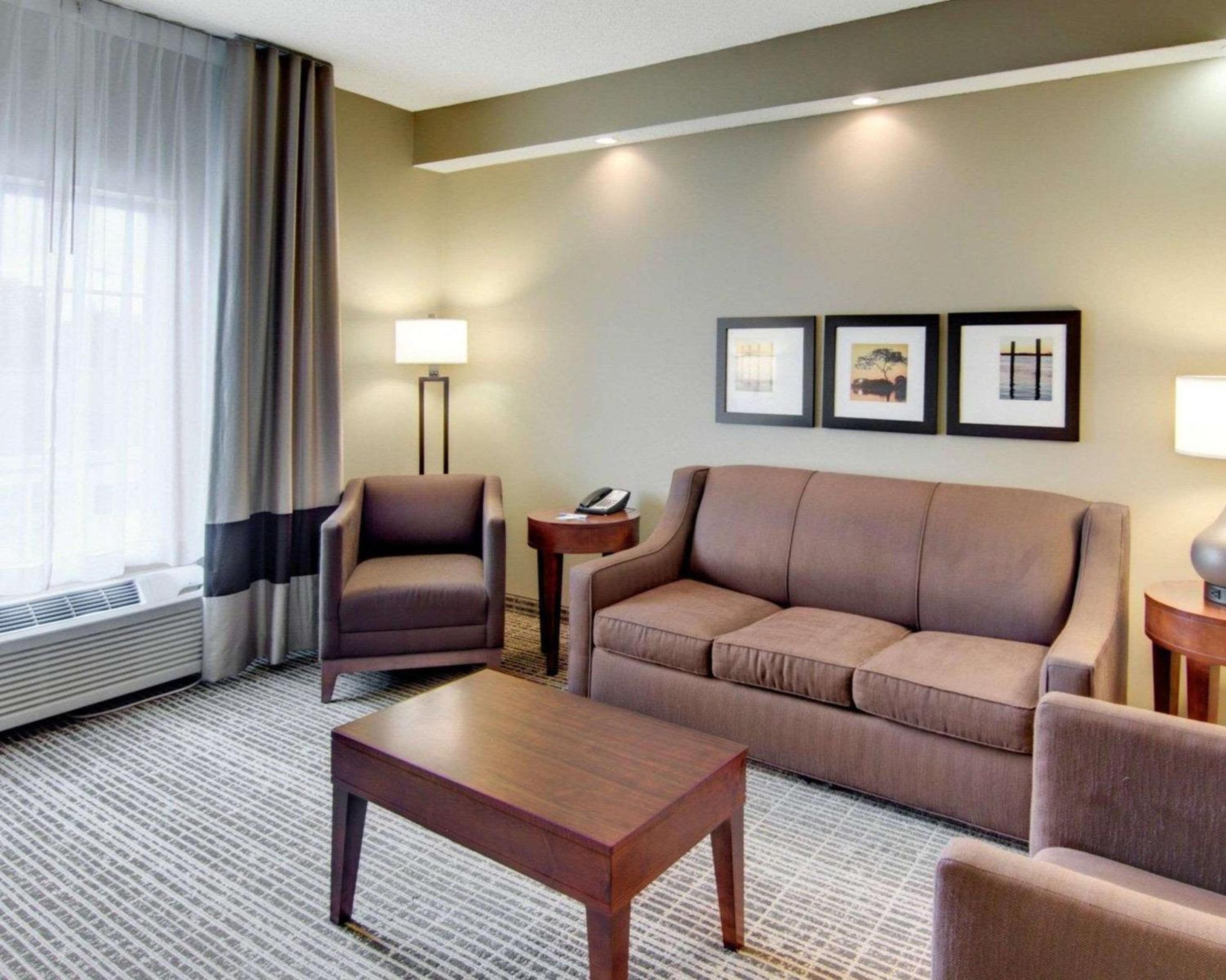 King Suite - Accessible/Non-Smoking - Photo 4