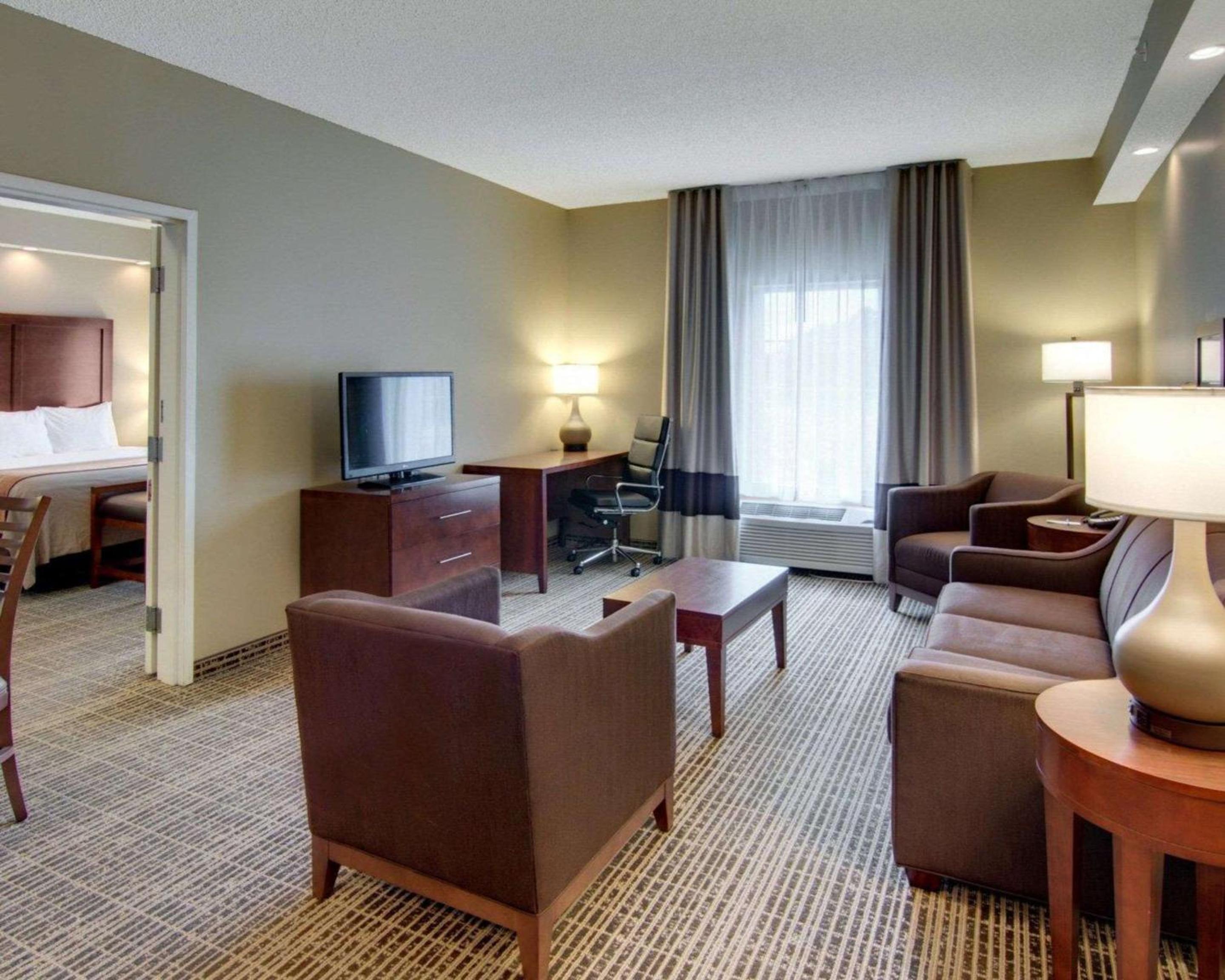 King Suite - Accessible/Non-Smoking - Photo 3