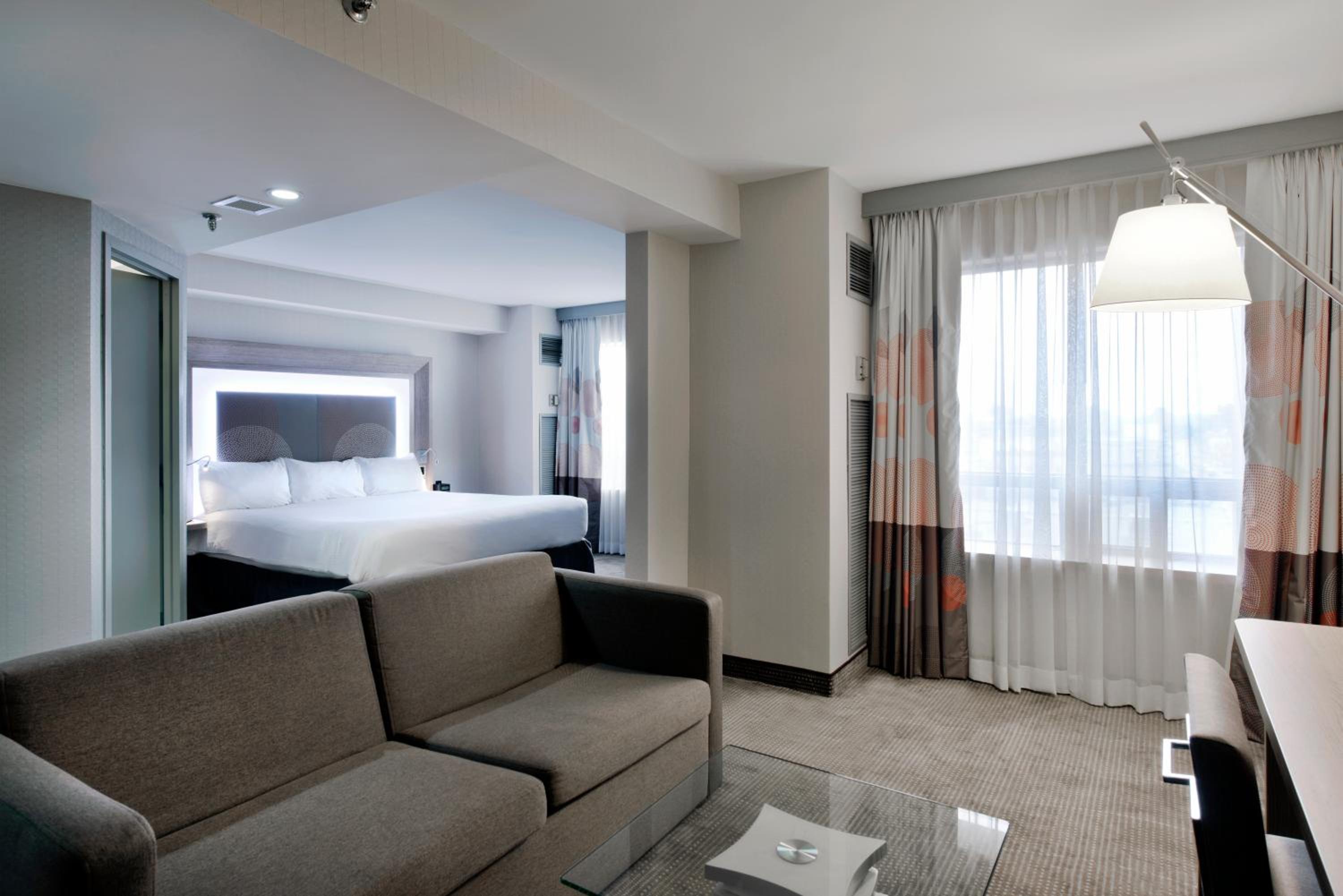 Junior King Suite with Seating Area - Photo 2