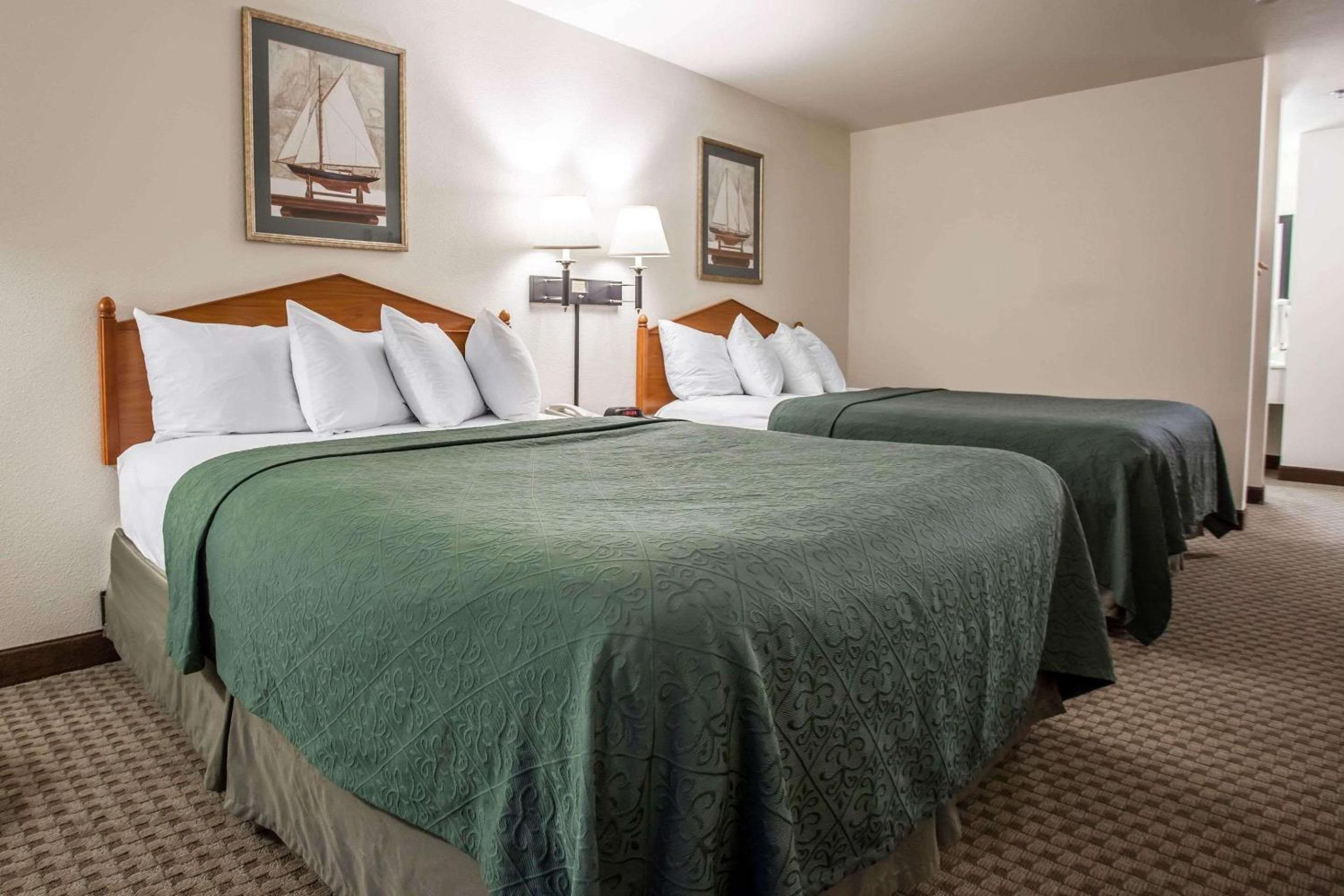 Queen Room with Two Queen Beds - Non-Smoking - Photo 1