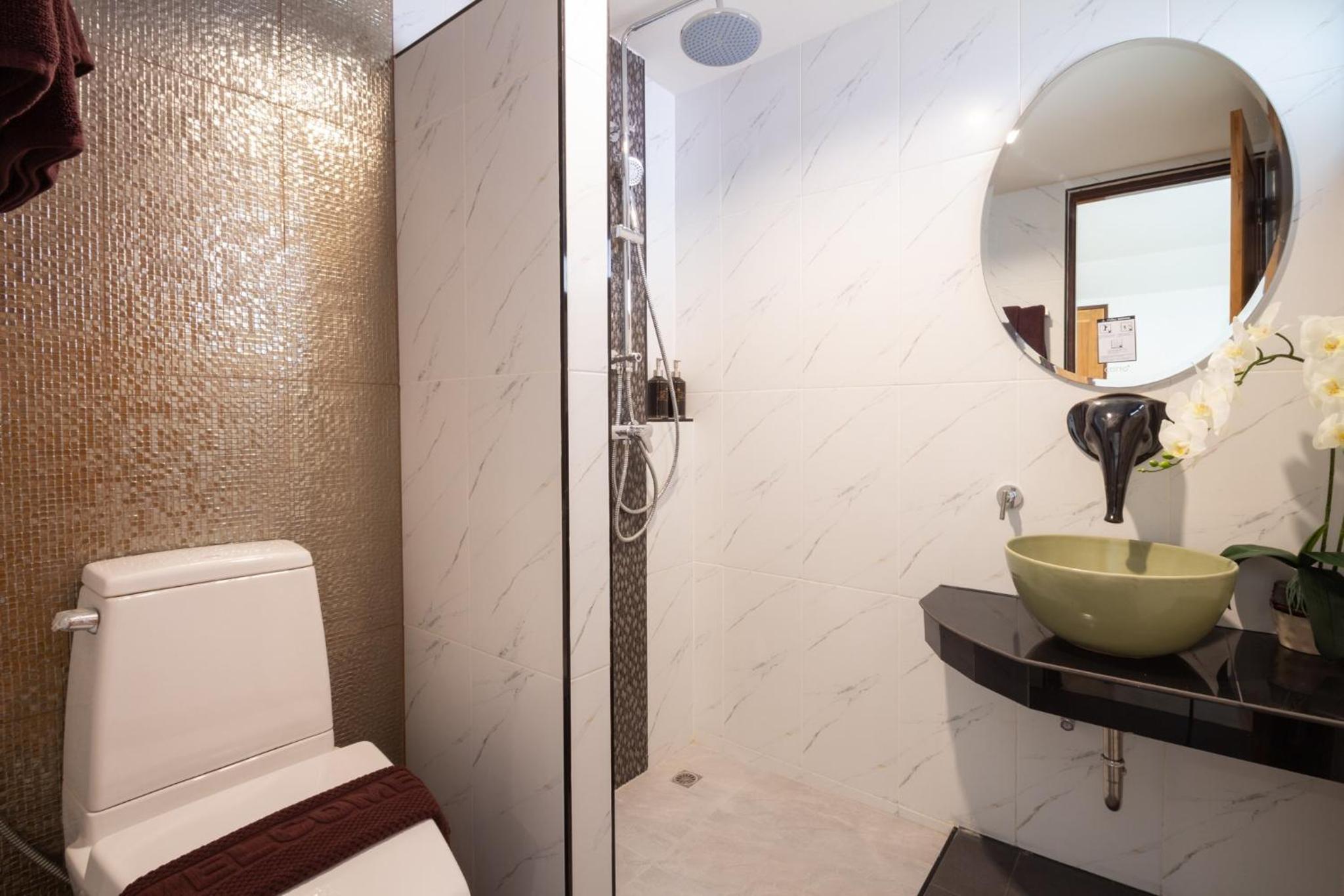 Twin Room with Balcony - Photo 5