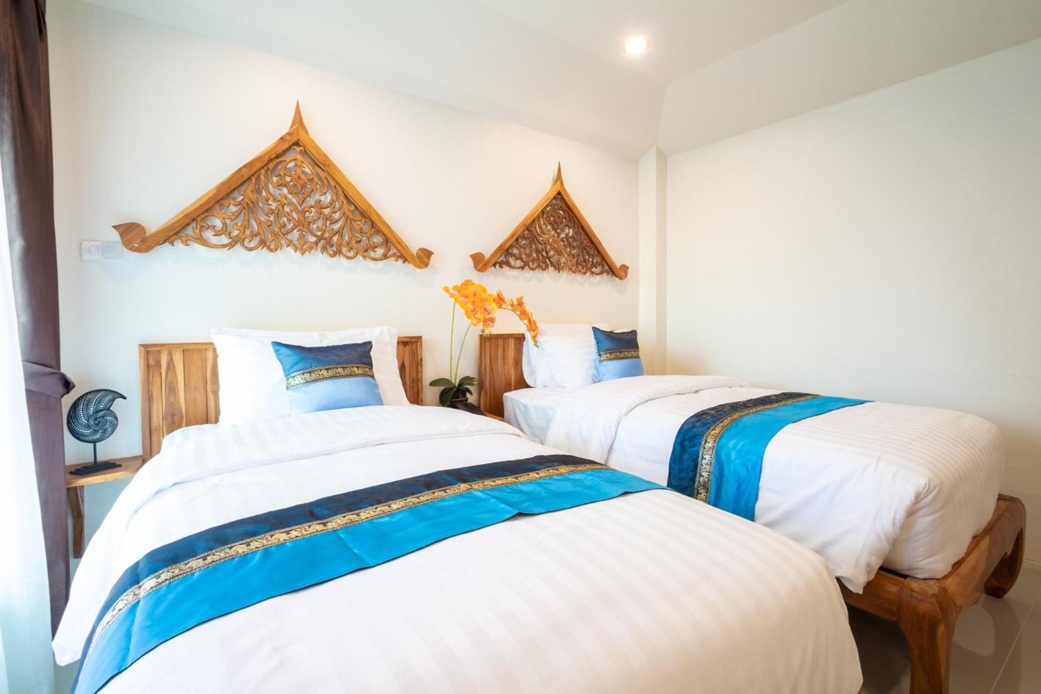 Twin Room with Balcony - Photo 6