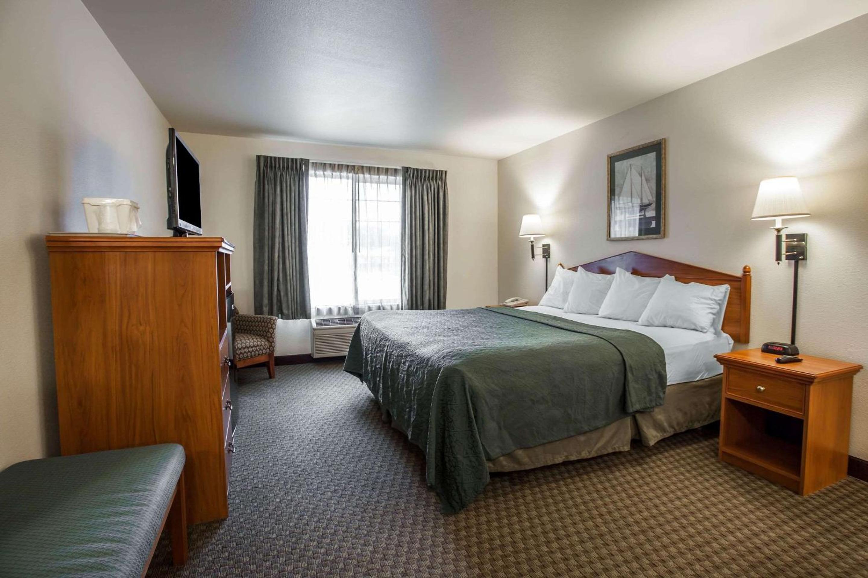 King Room - Non-Smoking - Photo 1