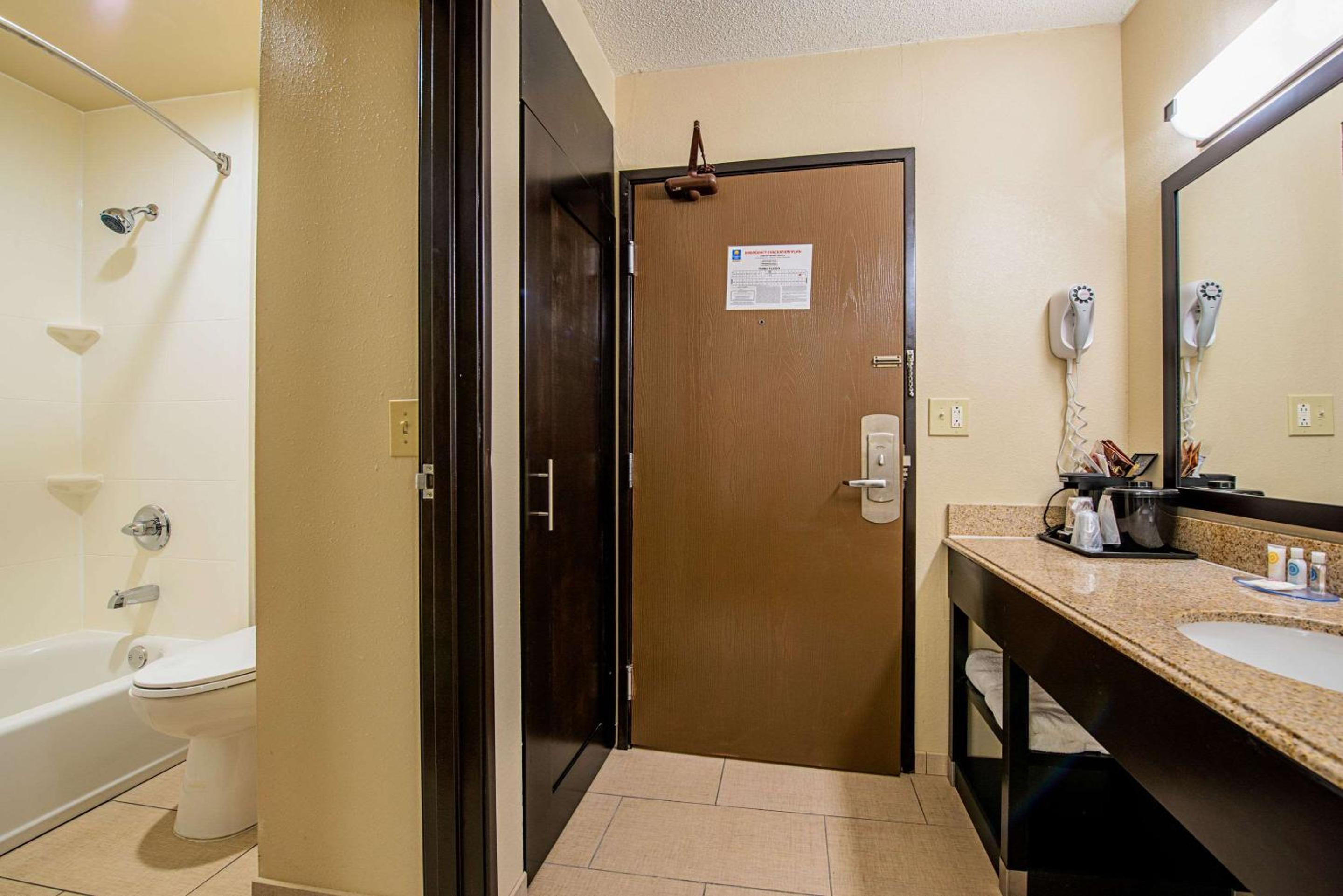 King Room - Accessible/Non-Smoking - Photo 3