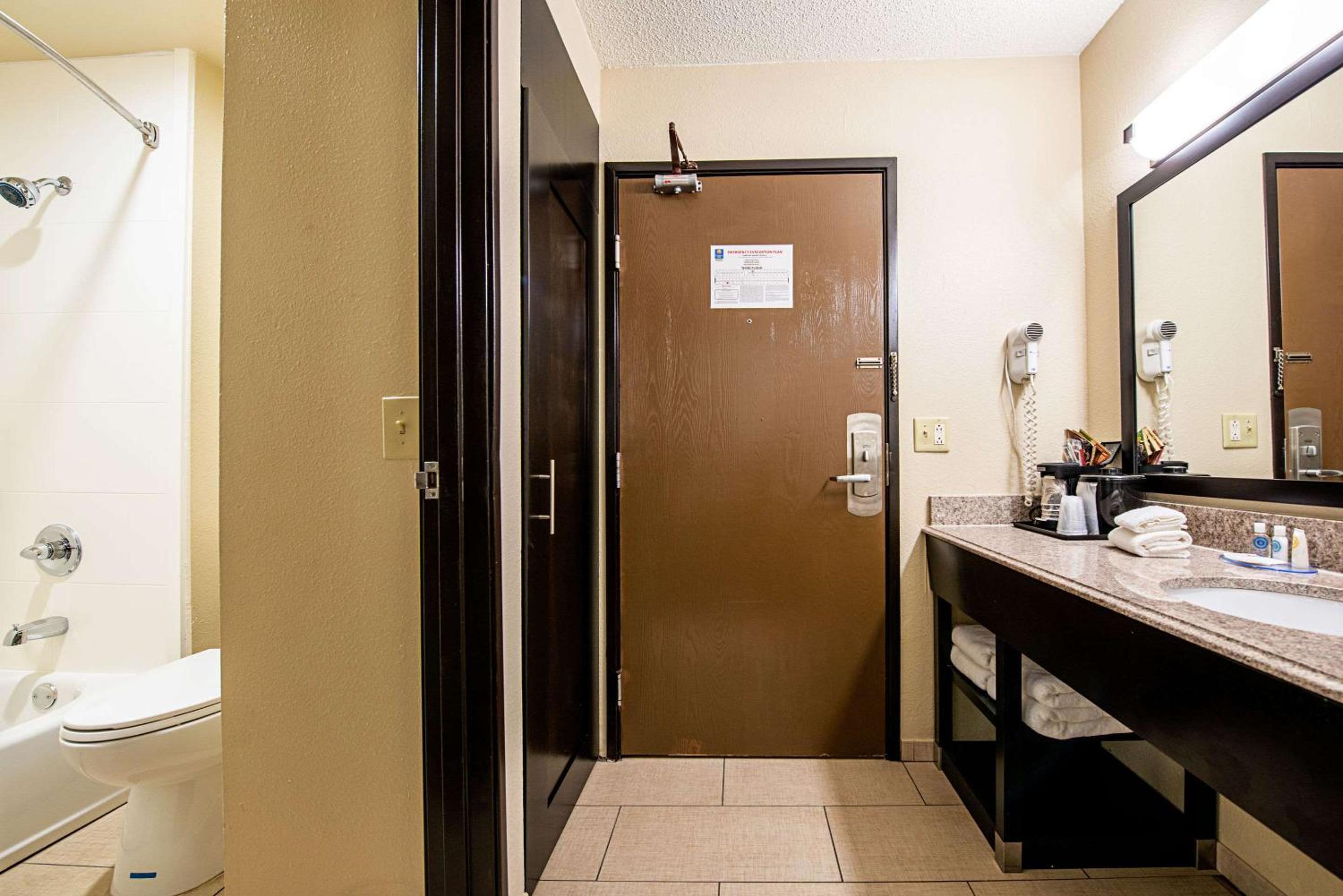 King Room - Accessible/Non-Smoking - Photo 2