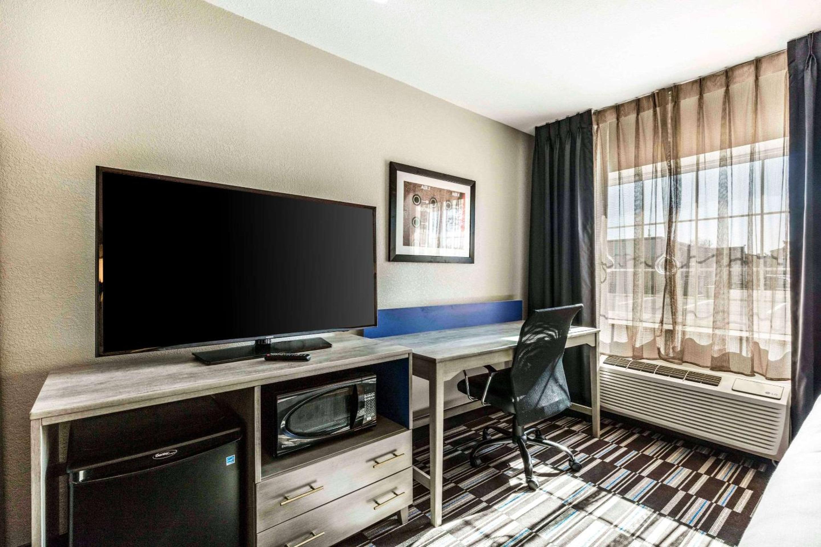 King Room - Disability Access/Non-Smoking - Photo 4