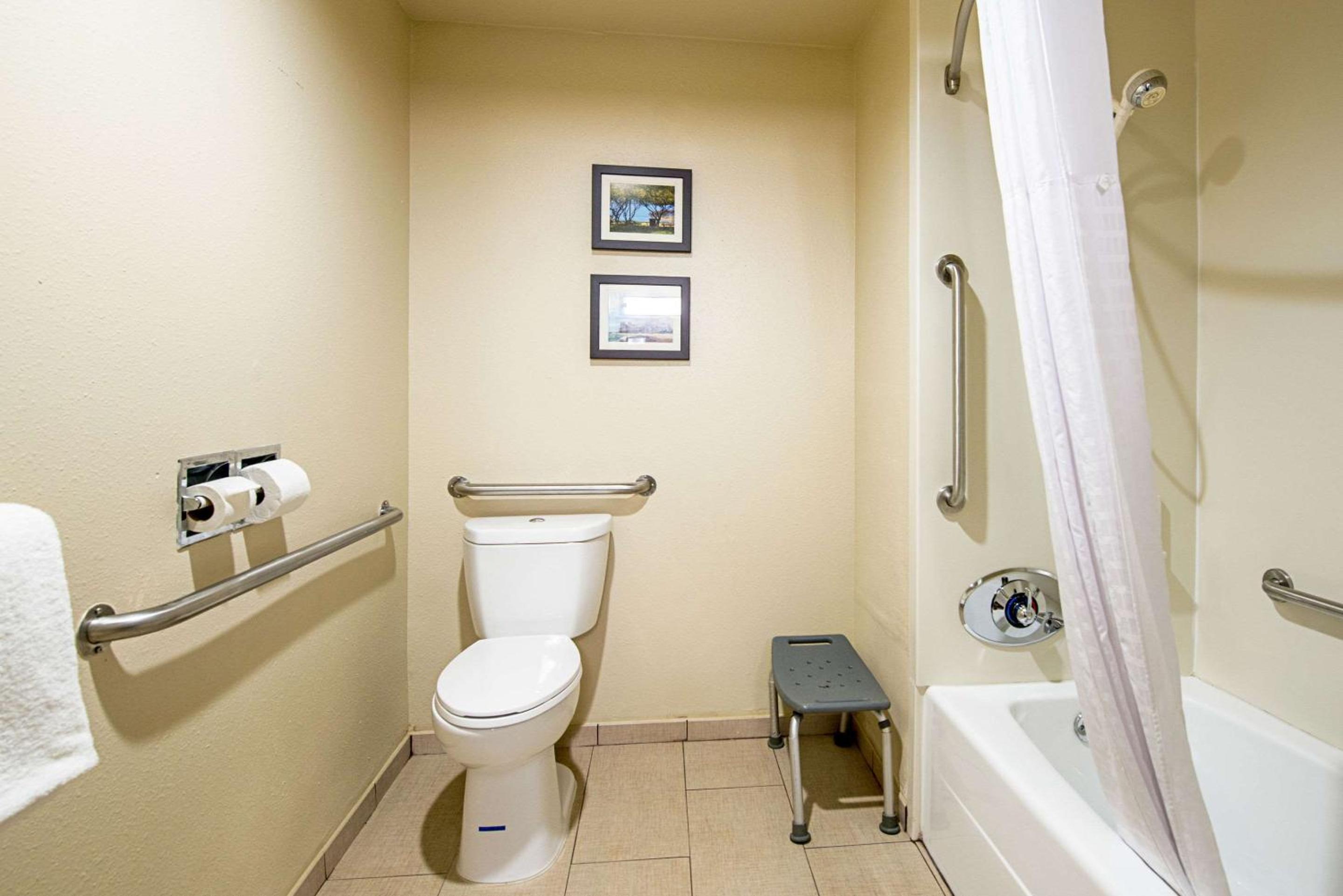 King Room - Accessible/Non-Smoking - Photo 4
