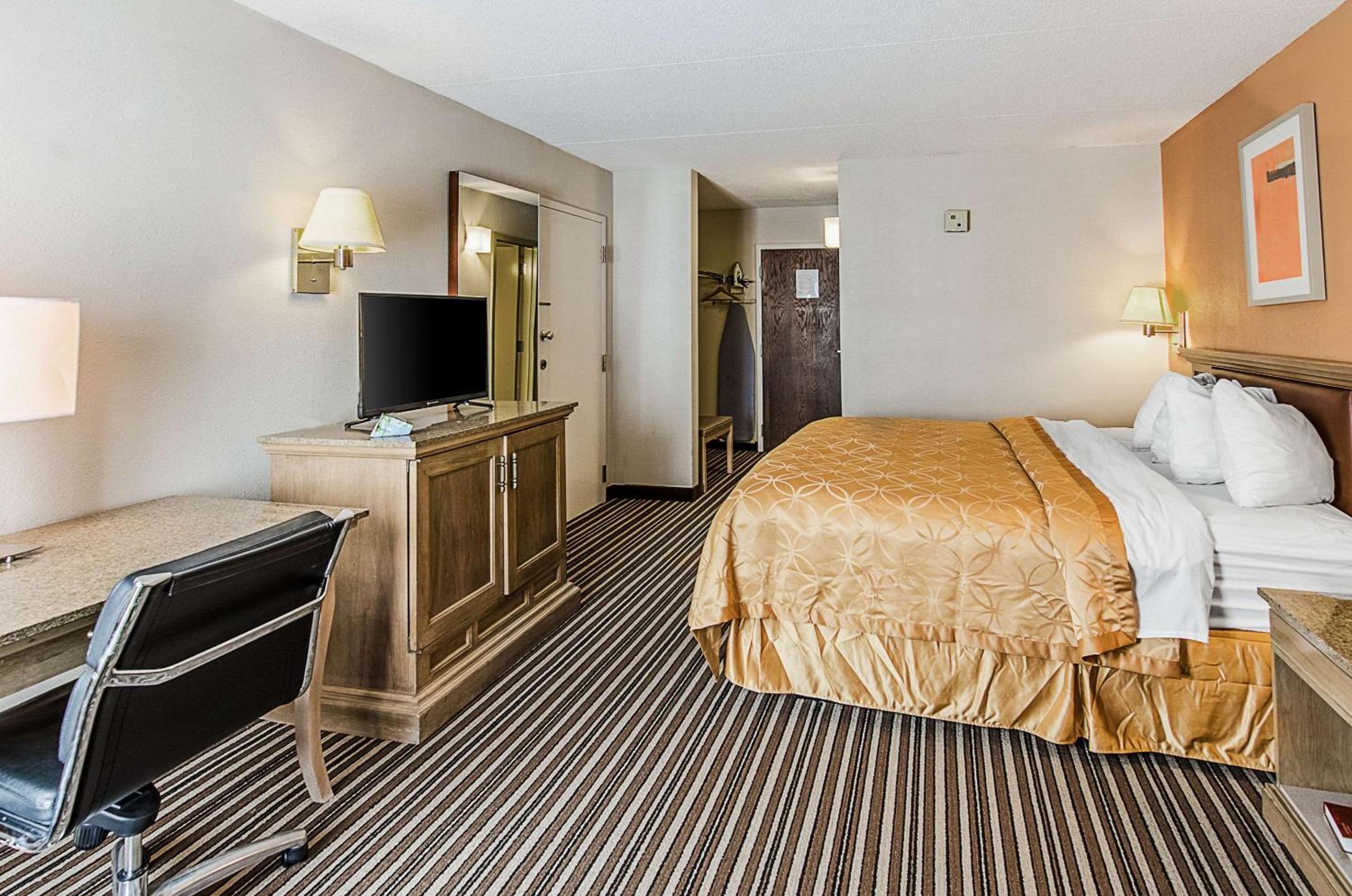 King Room - Non-Smoking - Photo 1