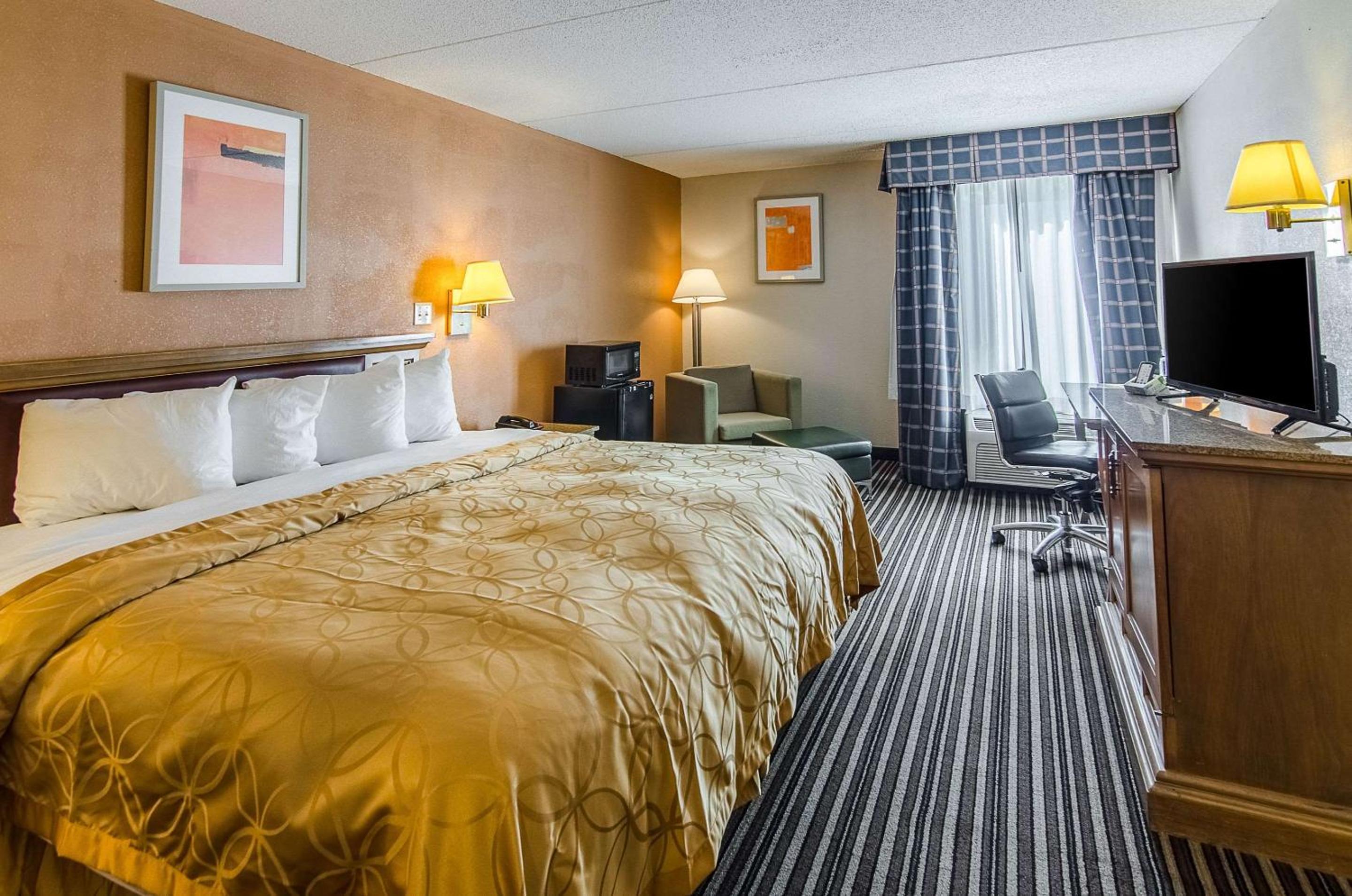 King Room - Non-Smoking - Photo 3