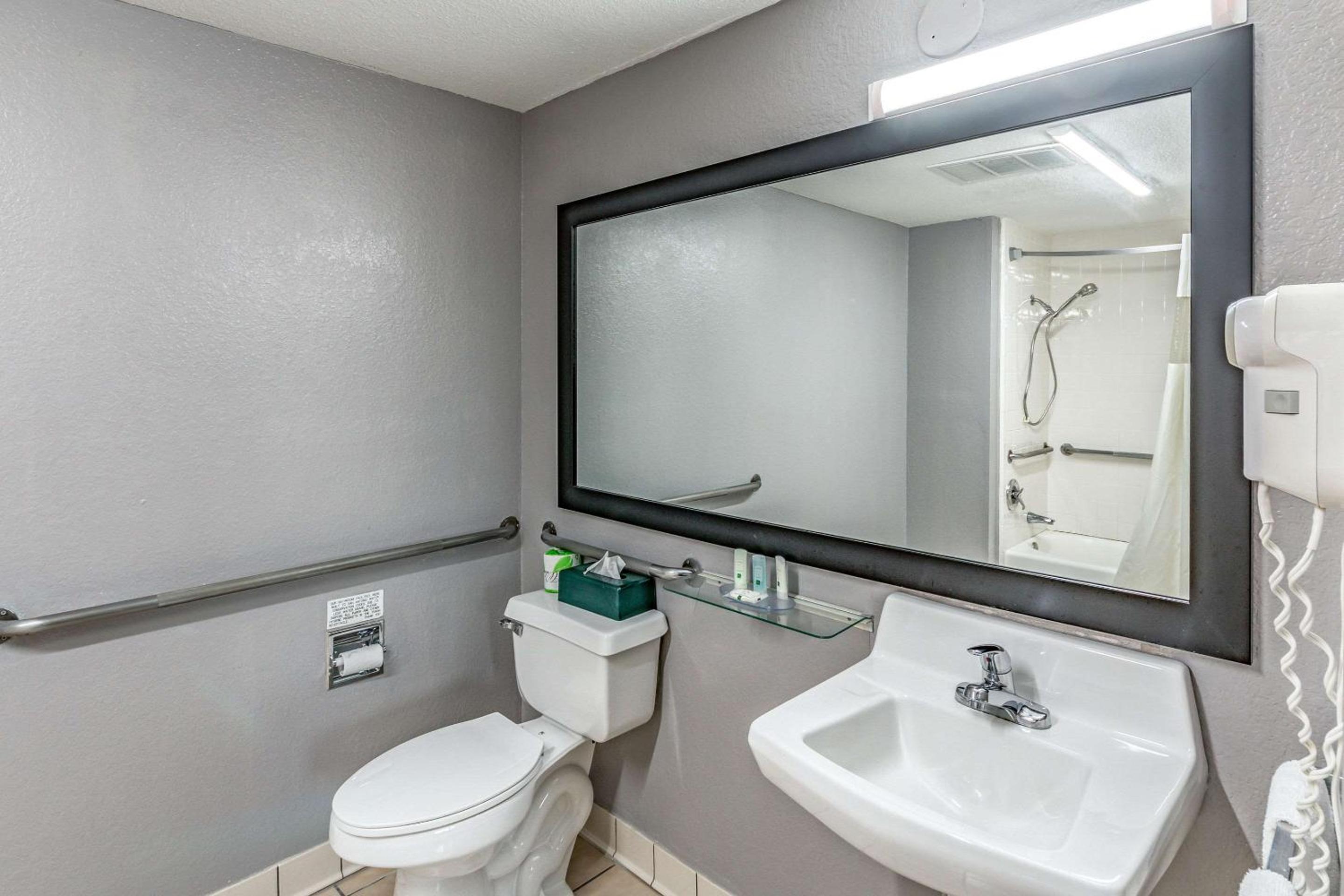 King Room - Accessible/Non-Smoking - Photo 5