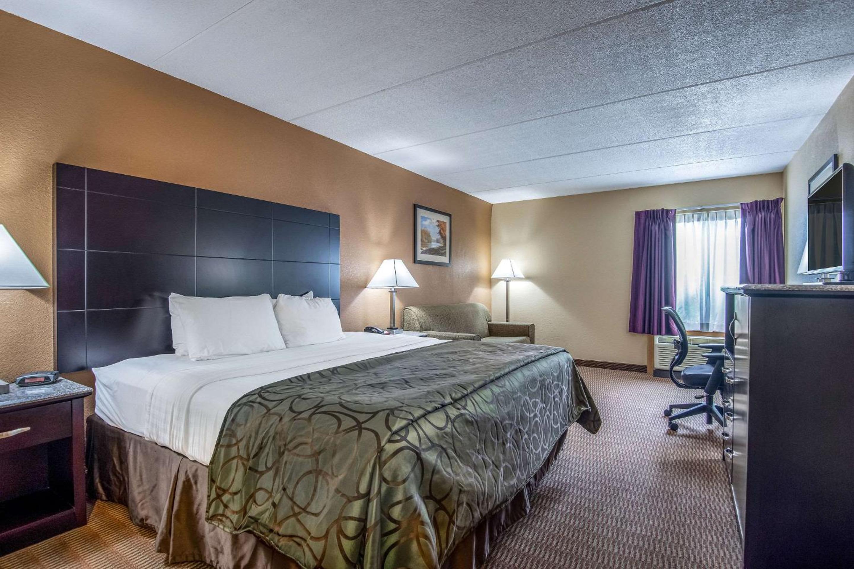 King Room - Non-Smoking - Photo 1