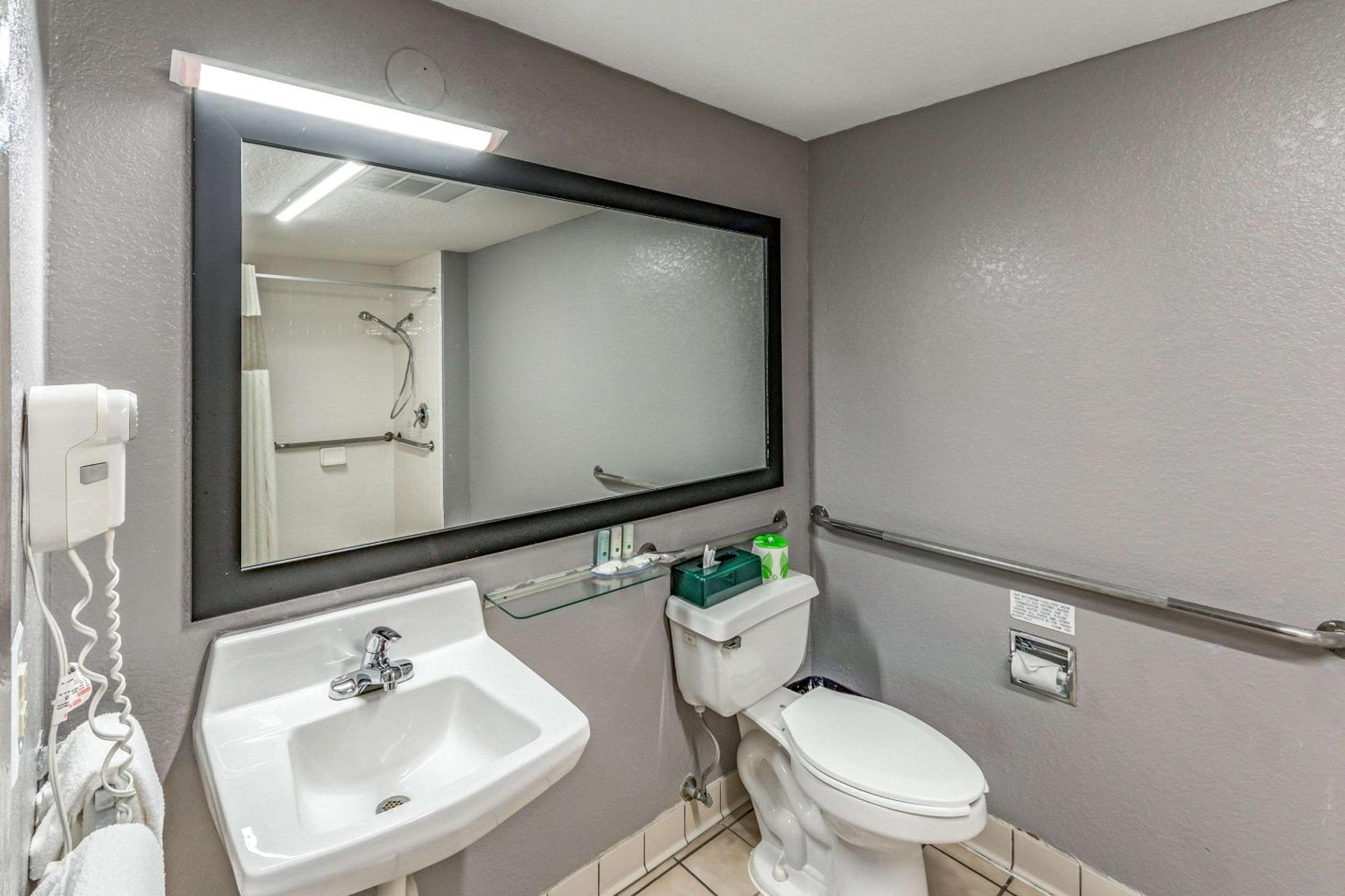 King Room - Accessible/Non-Smoking - Photo 3