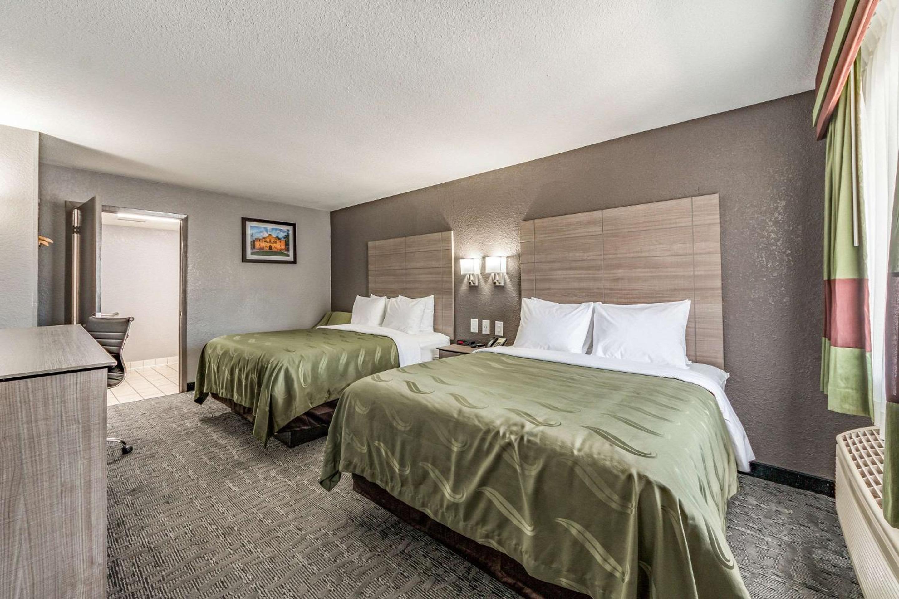 Queen Room with Two Queen Beds - Accessible/Non-Smoking  - Photo 4