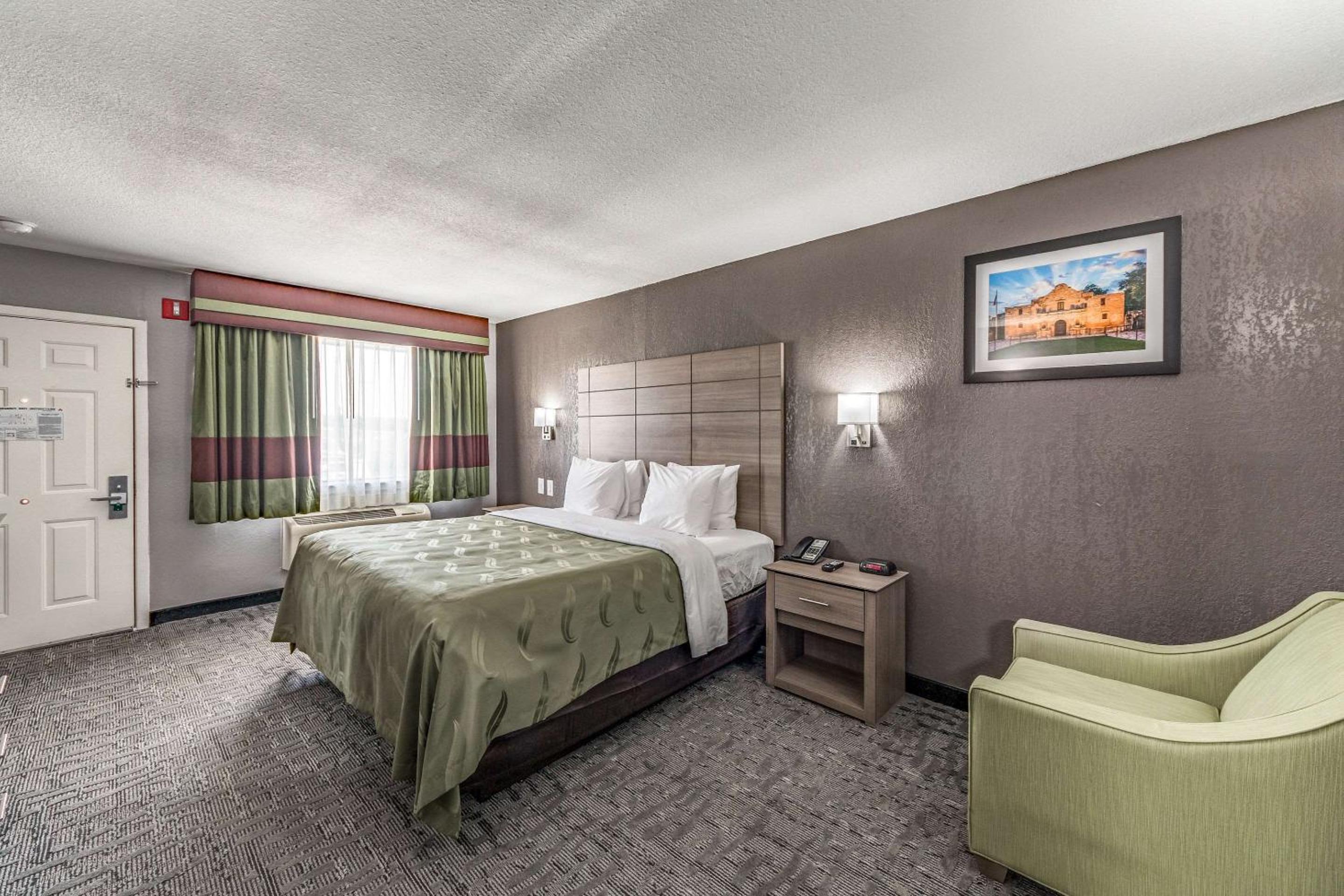 King Room - Accessible/Non-Smoking - Photo 6