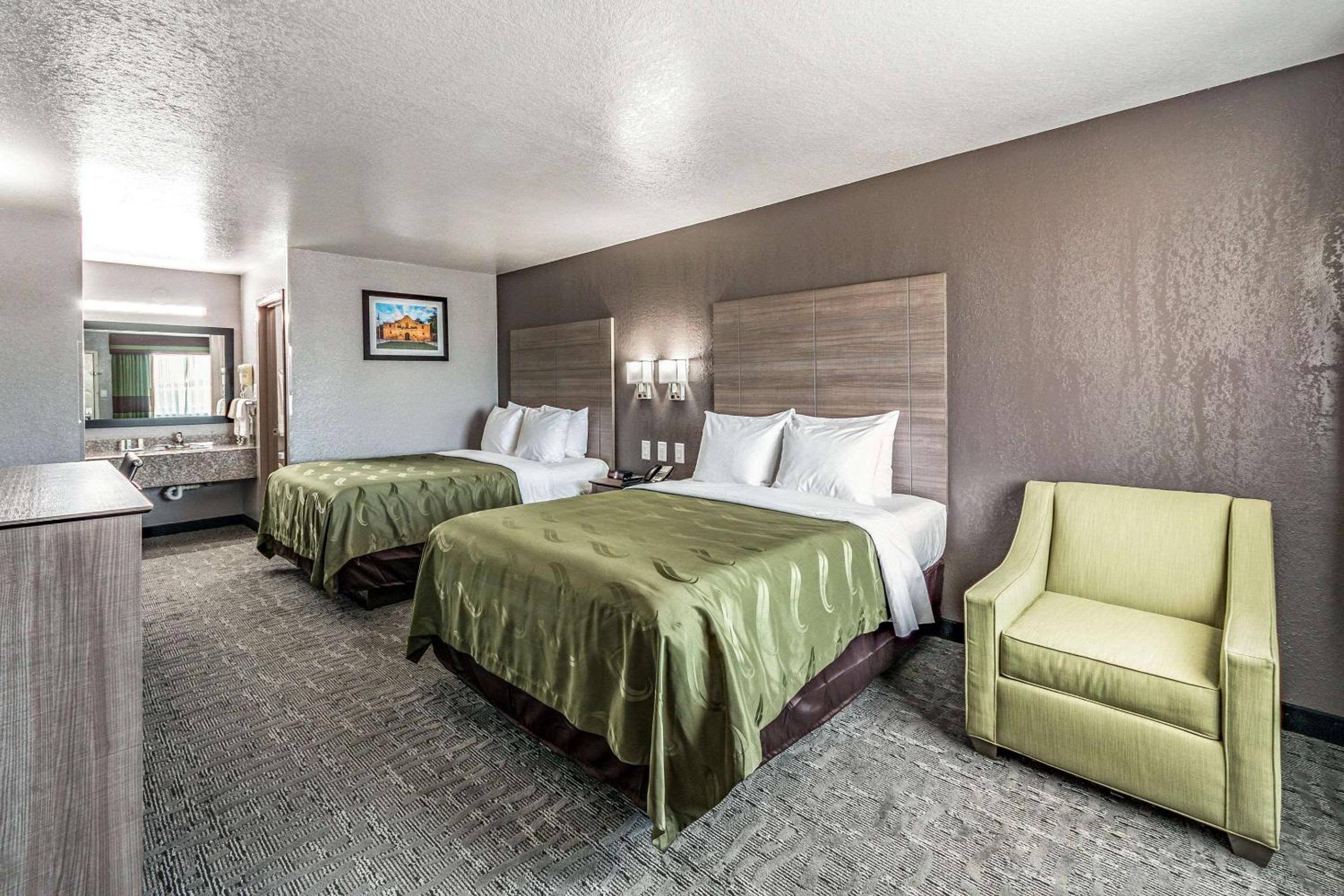 Queen Room with Two Queen Beds - Non-Smoking - Photo 1