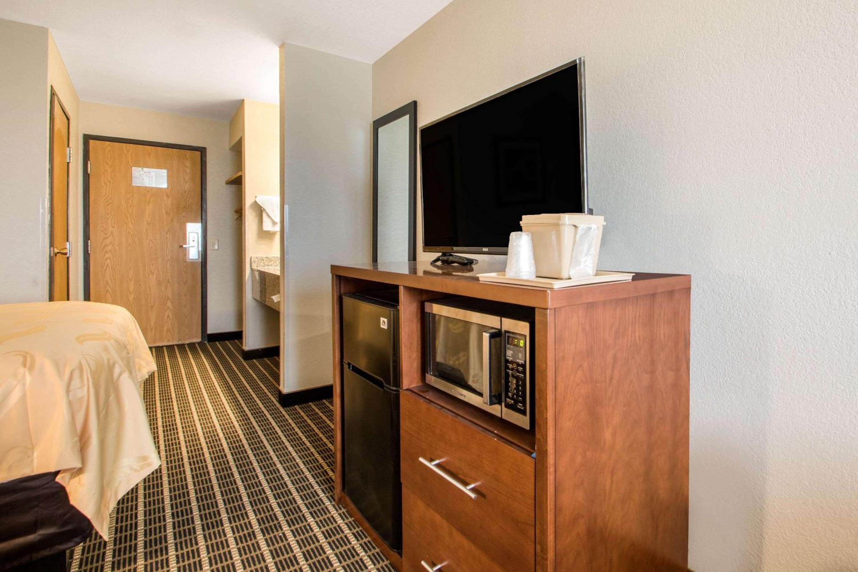 Double Room with Two Double Beds - Non-Smoking - Photo 3