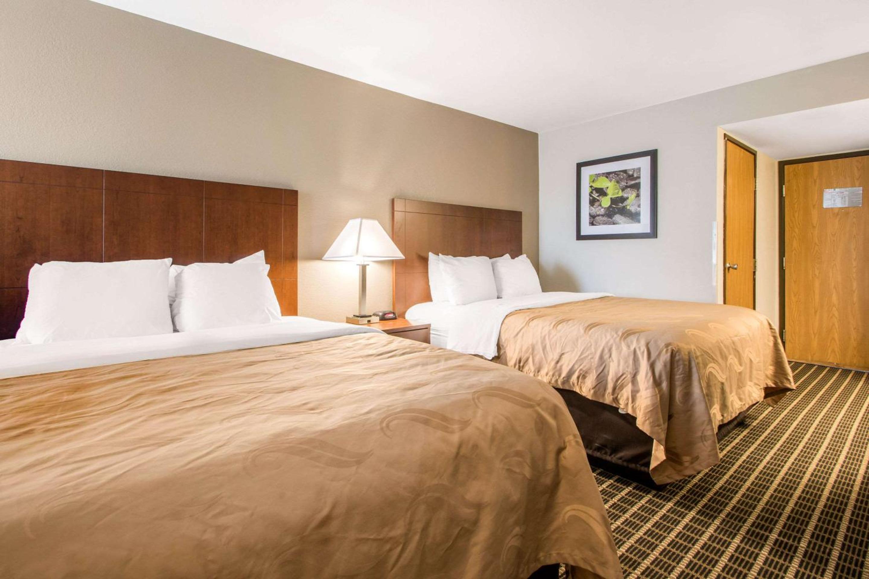 Queen Room with Two Queen Beds - Non-Smoking - Photo 1