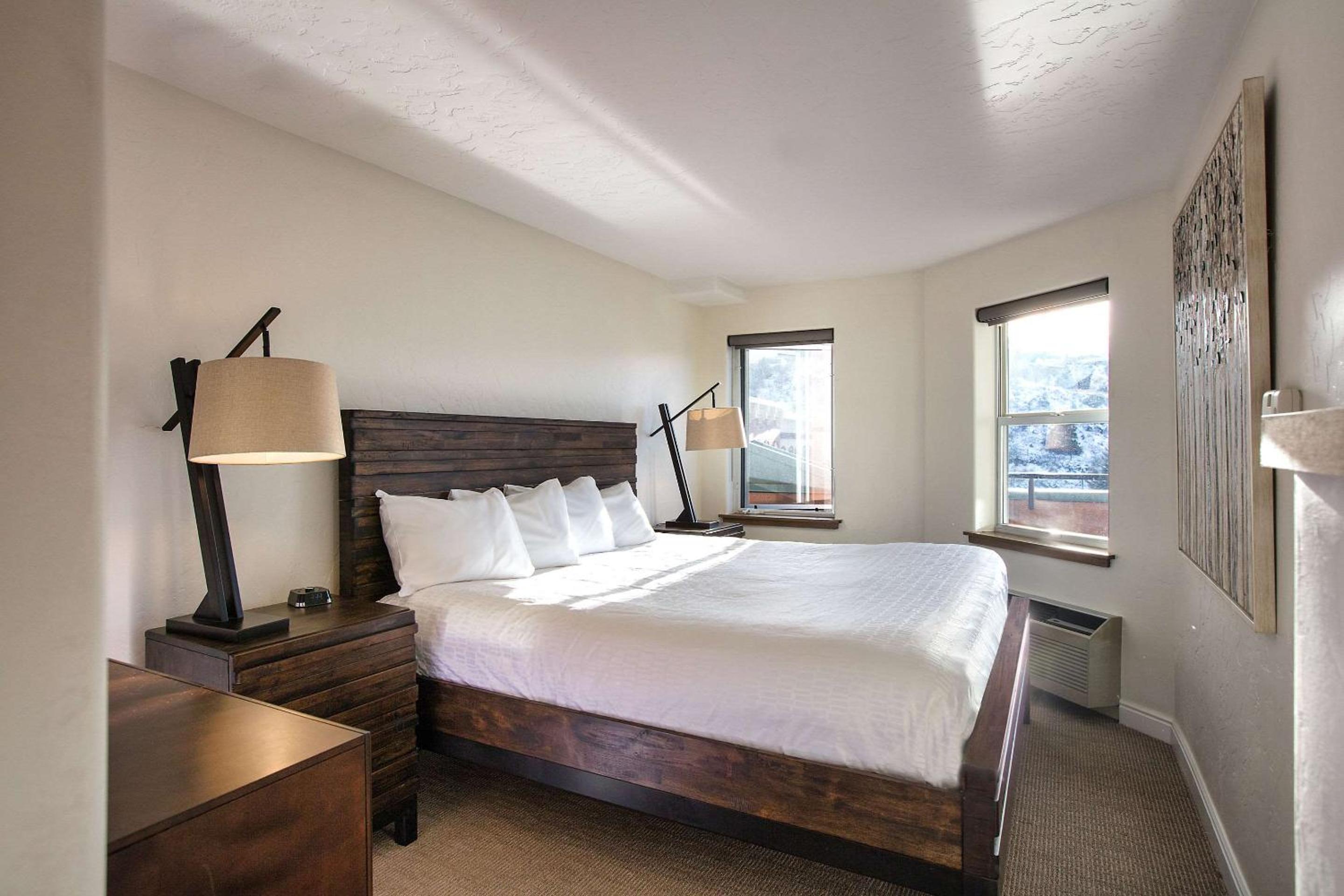 Suite with Mountain View - Non-Smoking