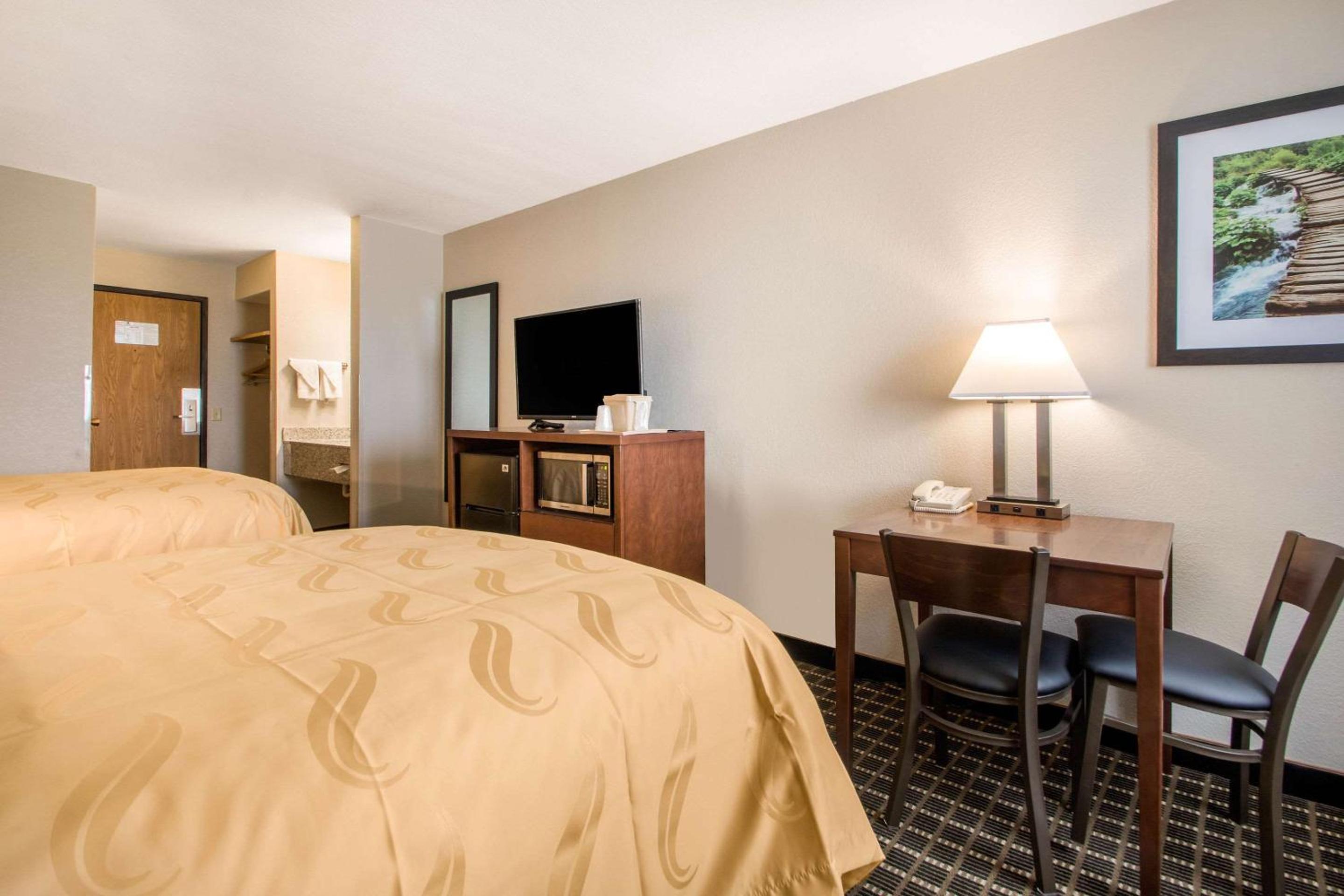 Double Room with Two Double Beds - Non-Smoking - Photo 2
