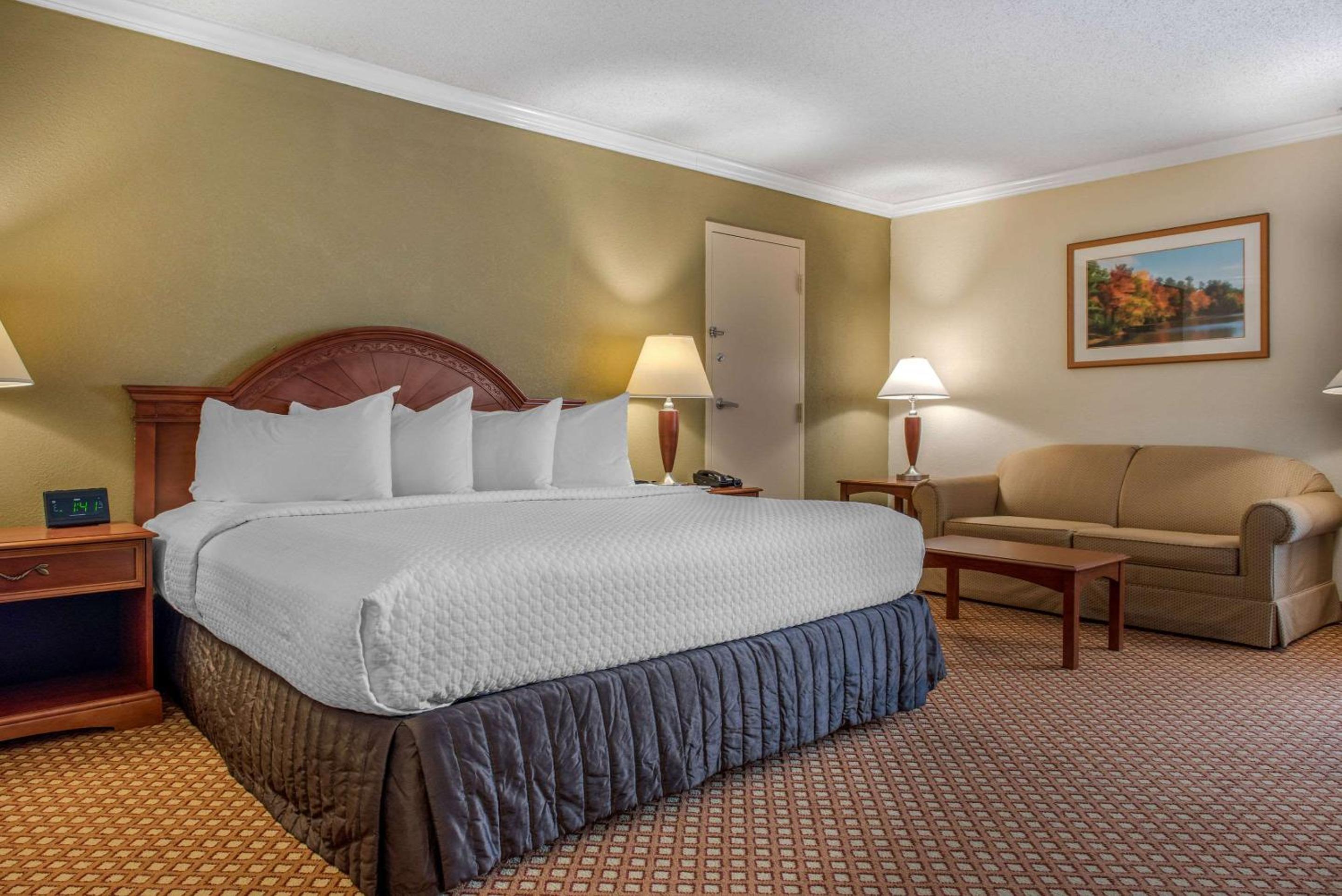 King Suite - Accessible/Non-Smoking
