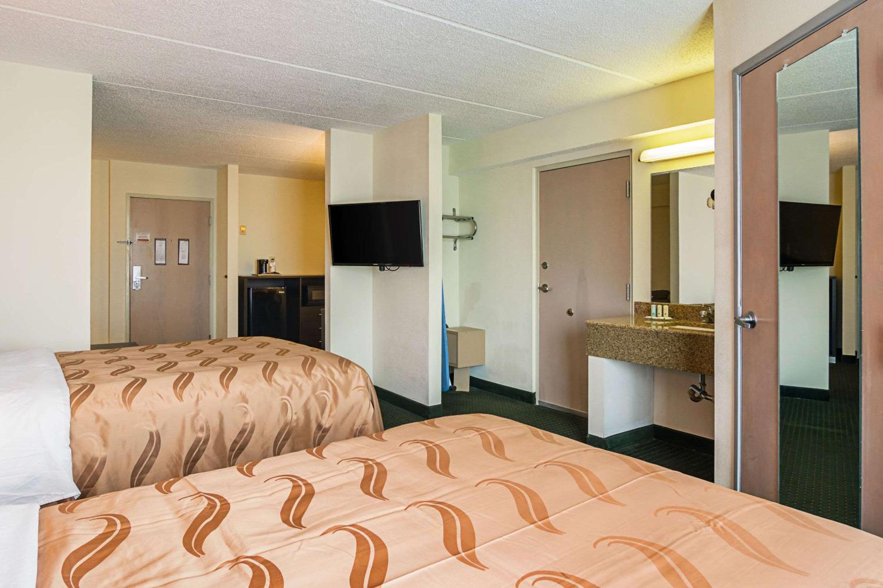 Suite with Two Double Beds - Non-Smoking - Photo 2