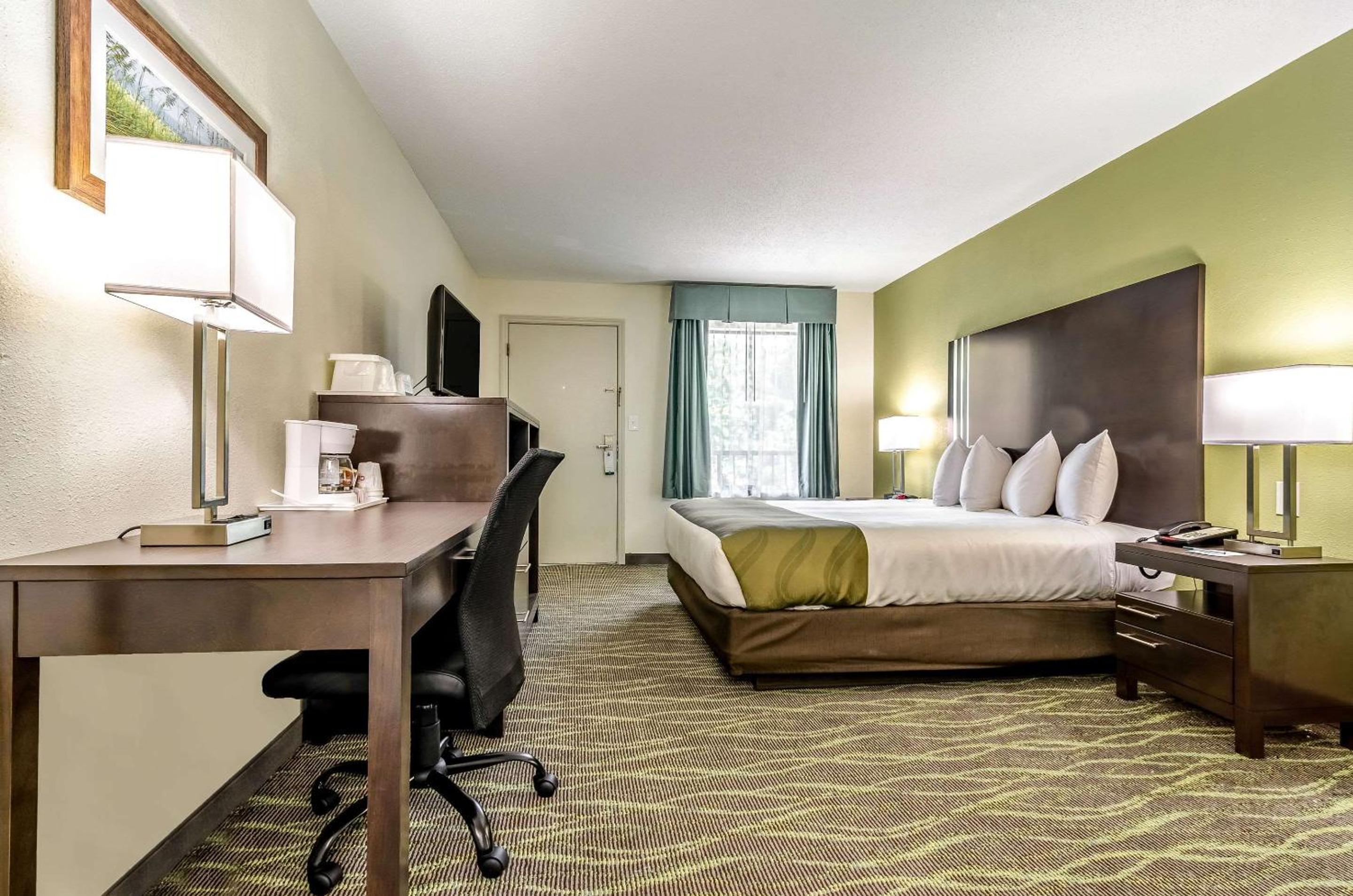 King Room - Non-Smoking - Photo 1