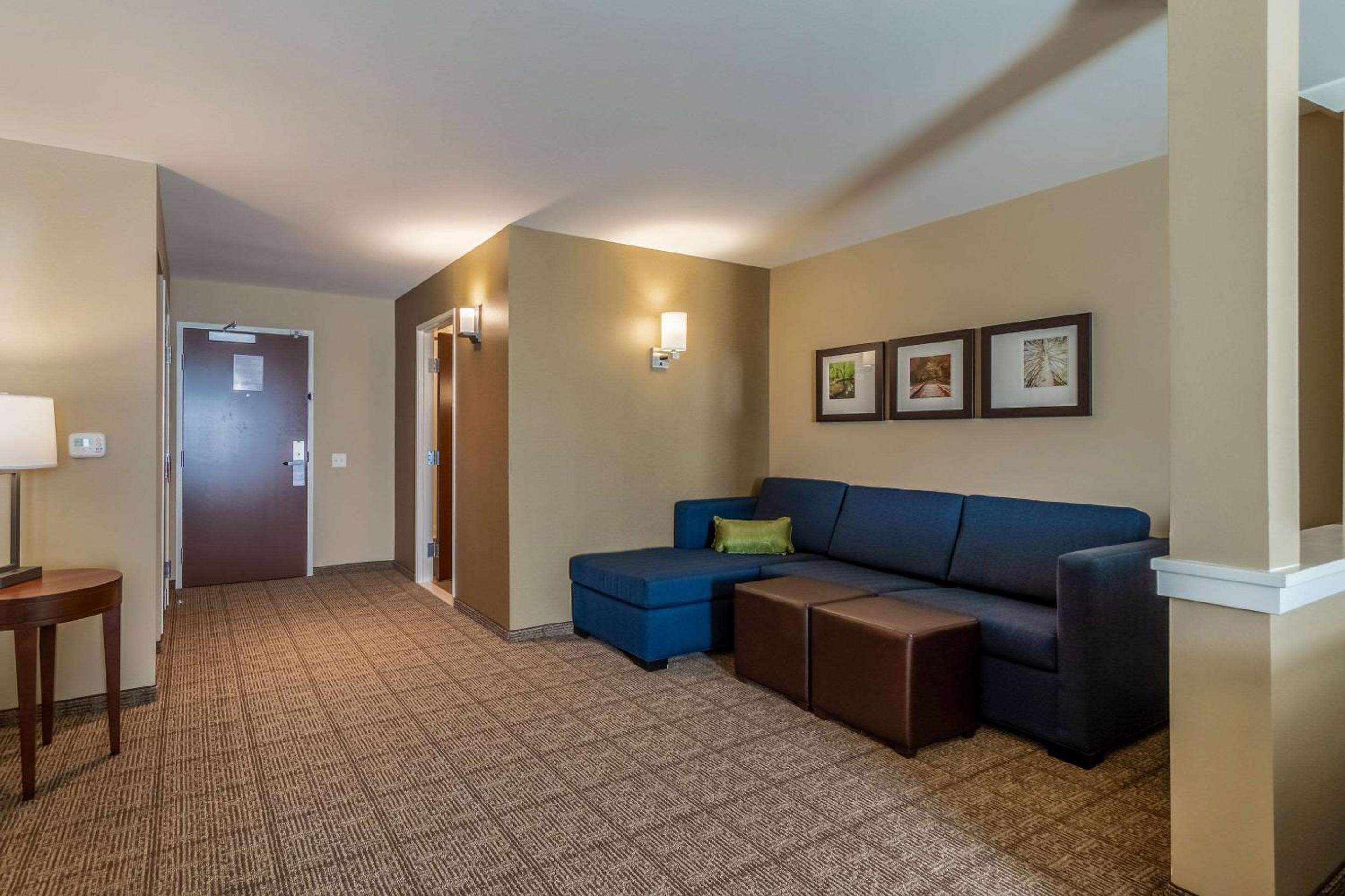 Queen Suite with Two Queen Beds - Non-Smoking