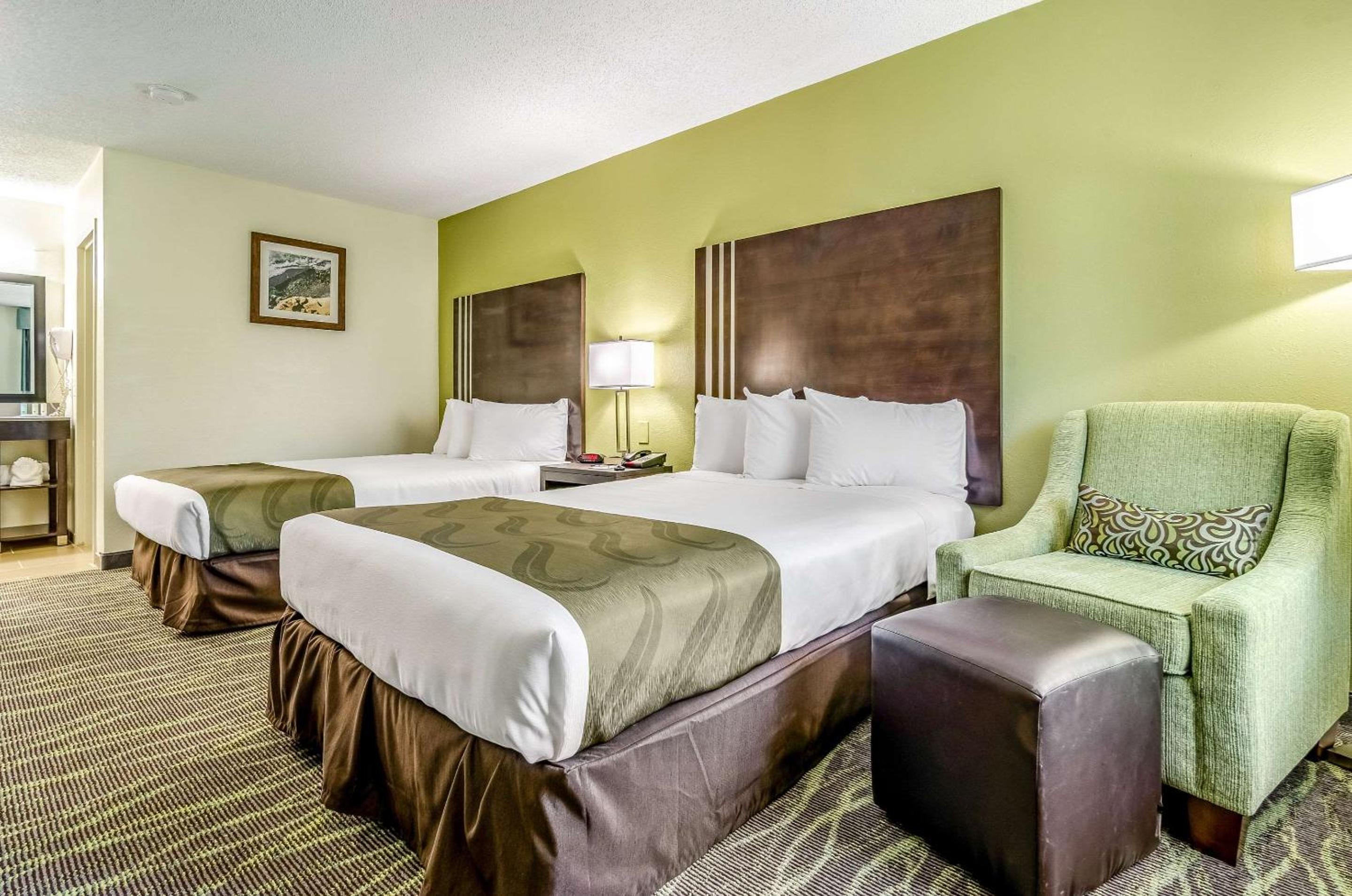 Double Room with Two Double Beds - Smoking - Photo 1