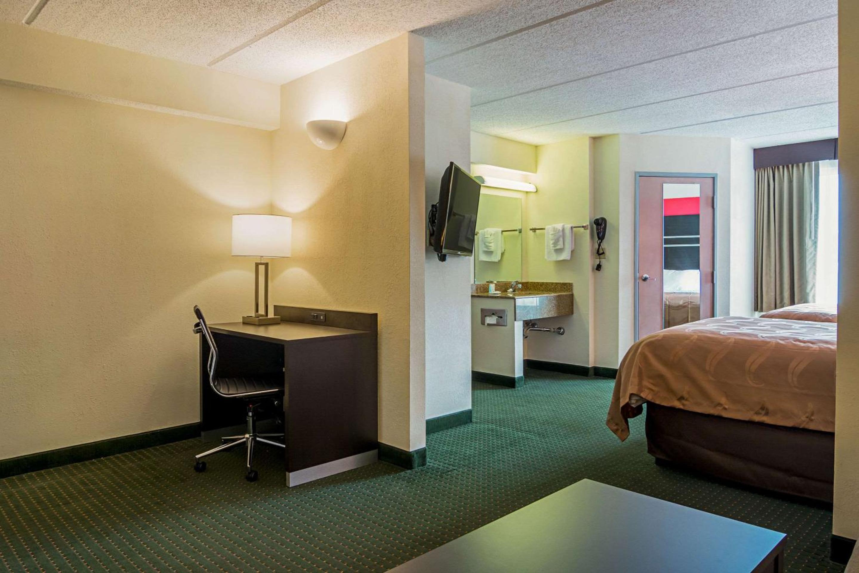 Suite with Two Double Beds - Non-Smoking - Photo 4