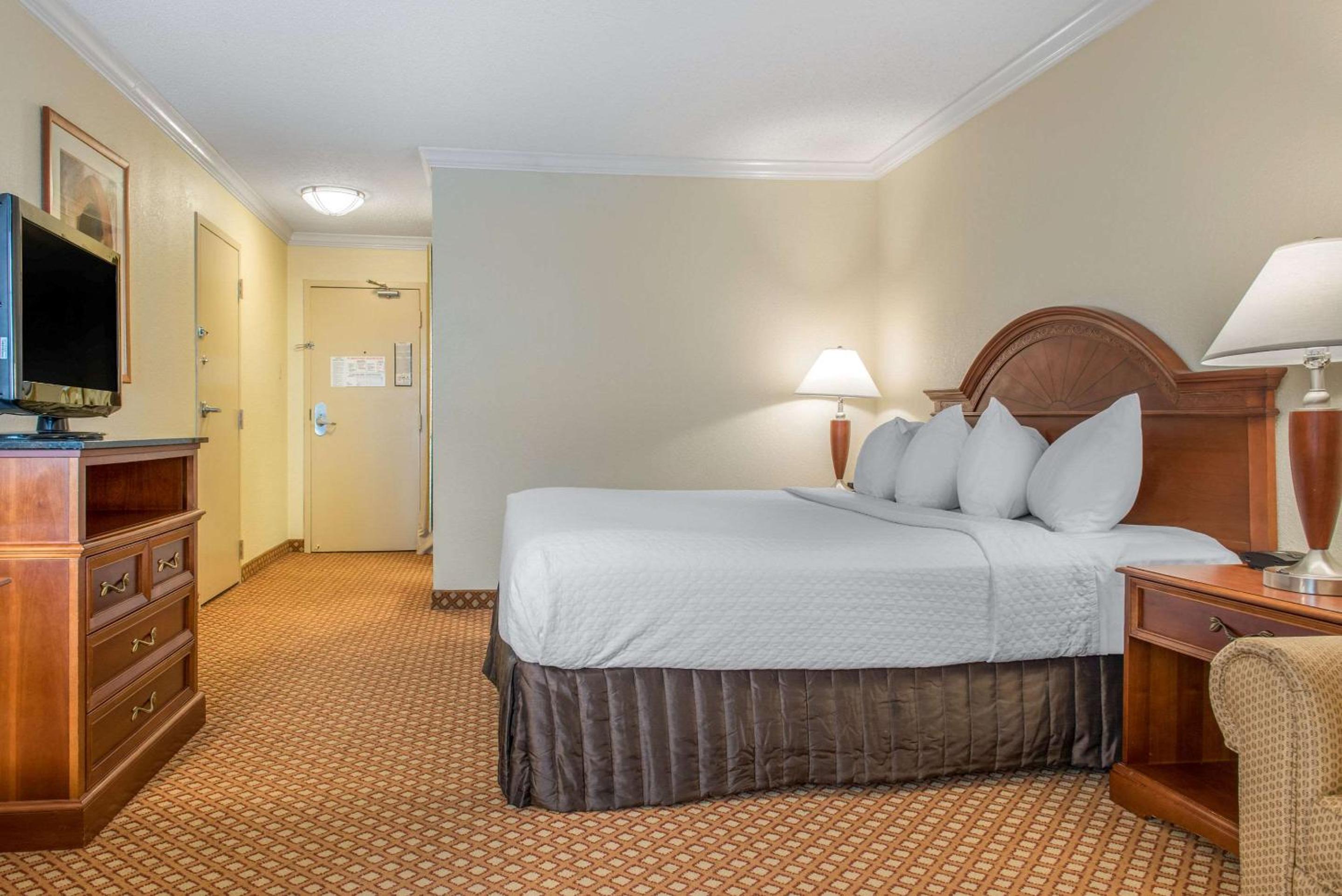 King Room - Accessible/Non-Smoking photo 3