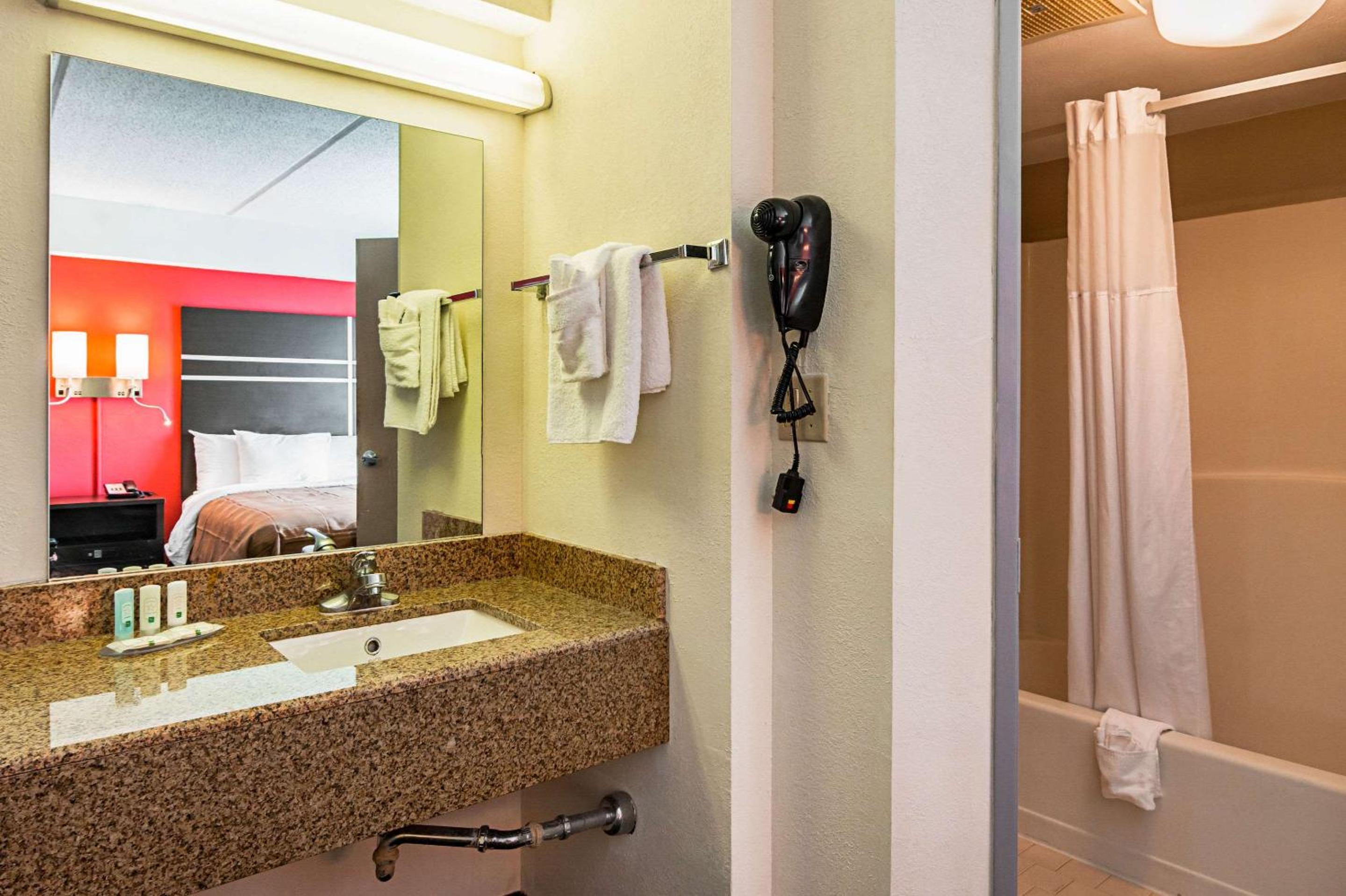 Suite with Two Double Beds - Non-Smoking - Photo 3