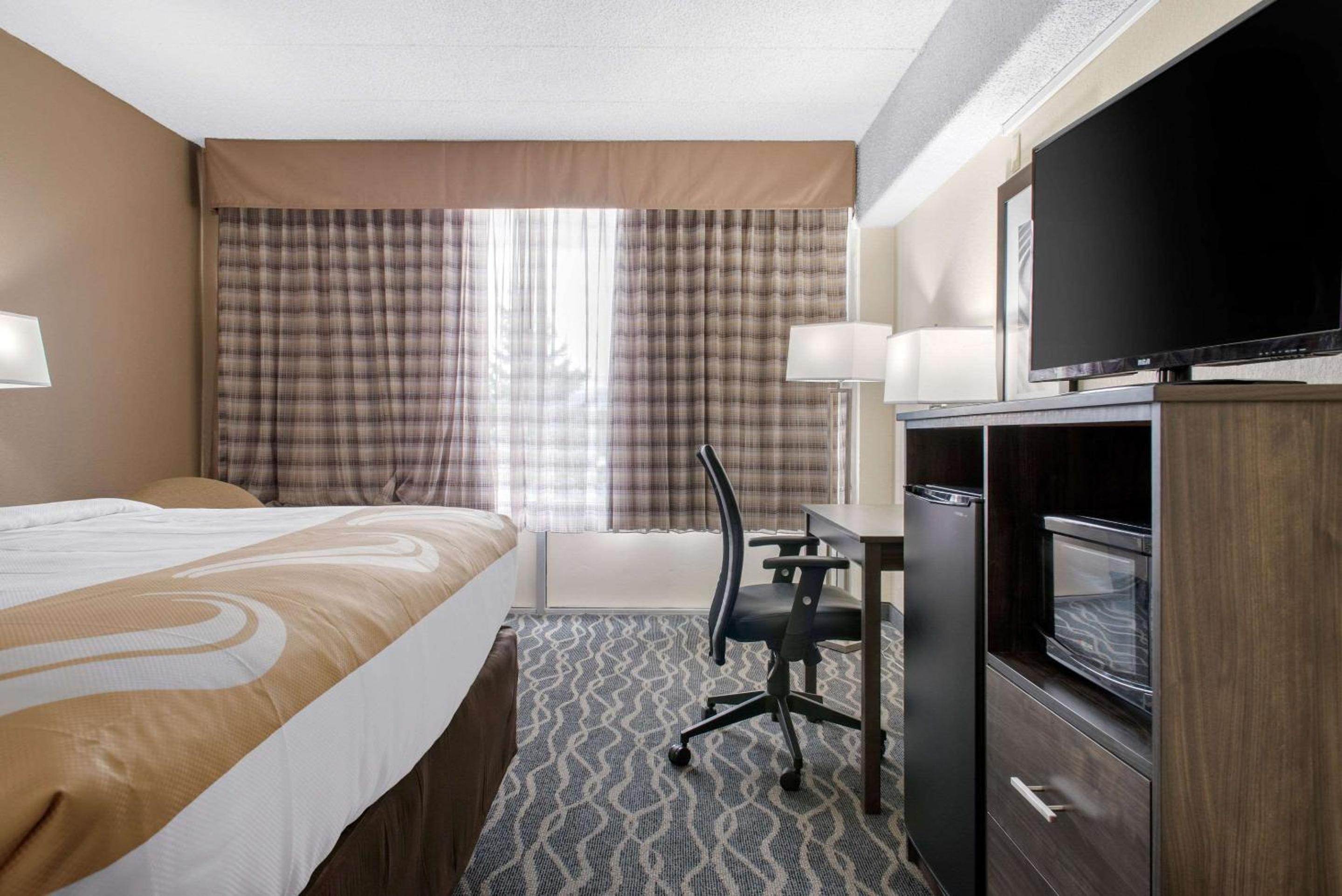 King Room - Non-Smoking - Photo 5