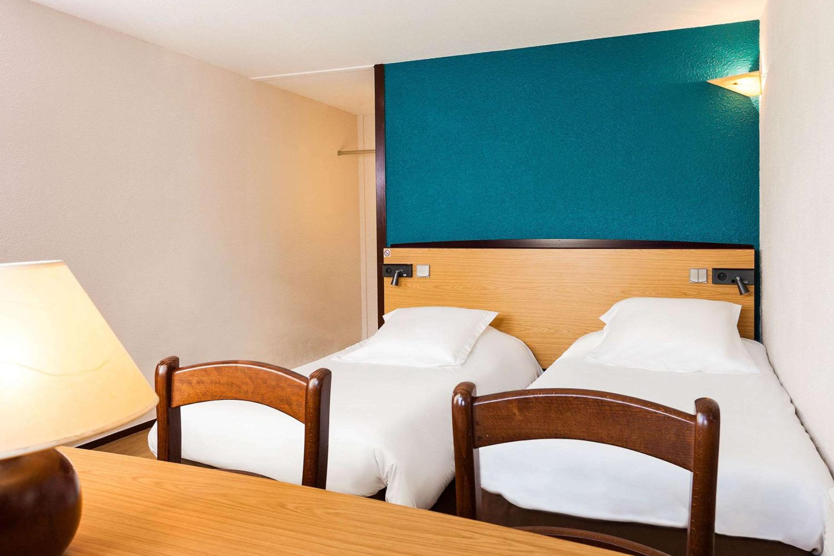 Twin Room - Non-Smoking - Photo 1
