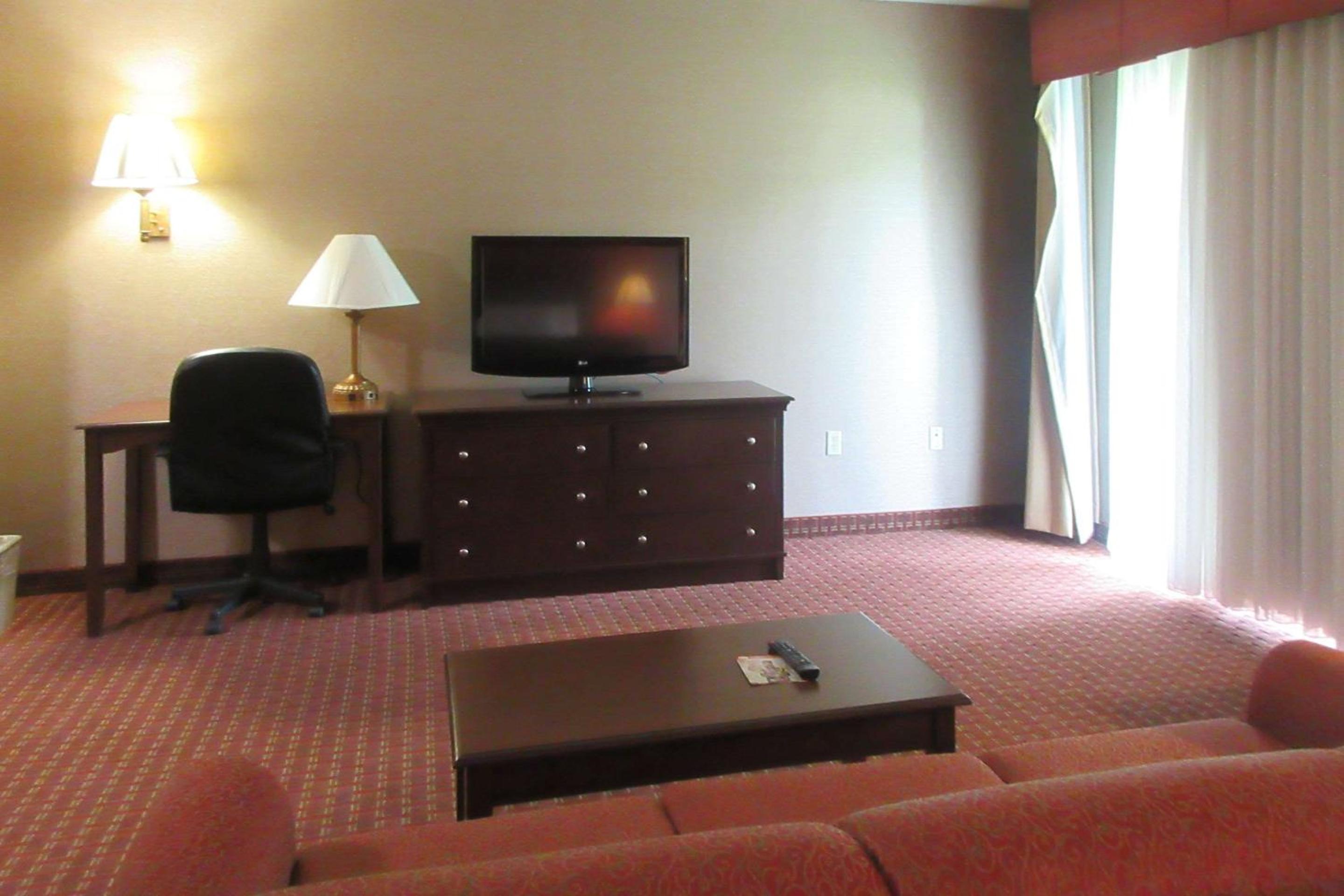 King Suite With Sofa Bed - Non-Smoking photo 3