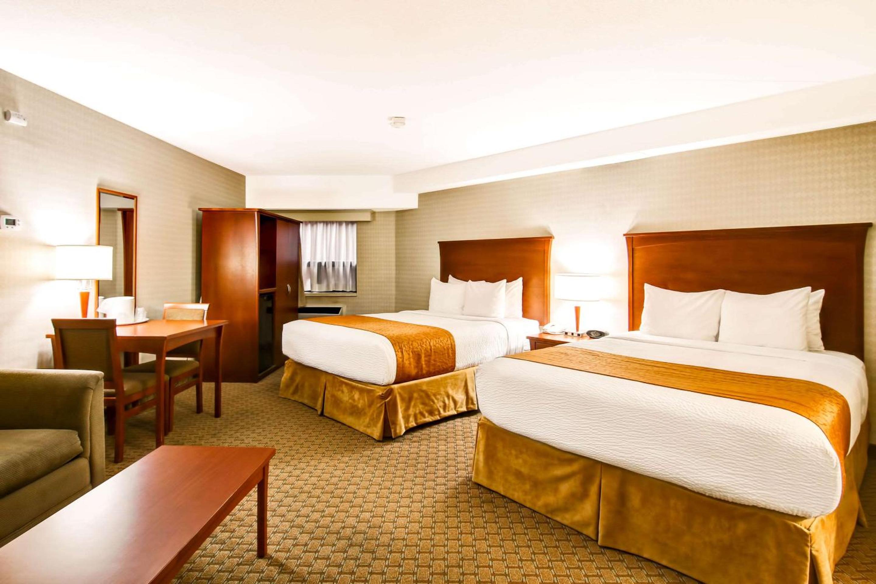 Queen Room with Two Queen Beds and Sofa Bed- Non-Smoking - Photo 1