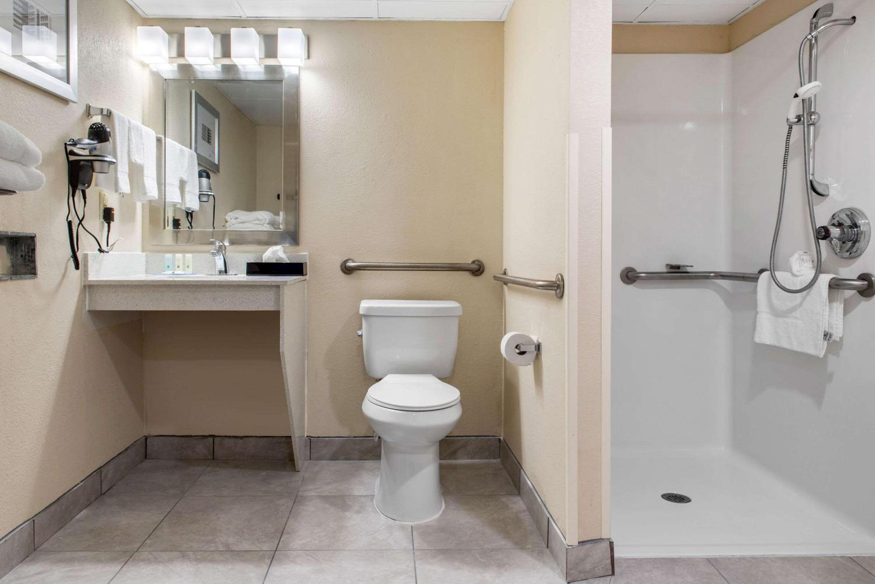King Room - Accessible/Non-Smoking - Photo 8