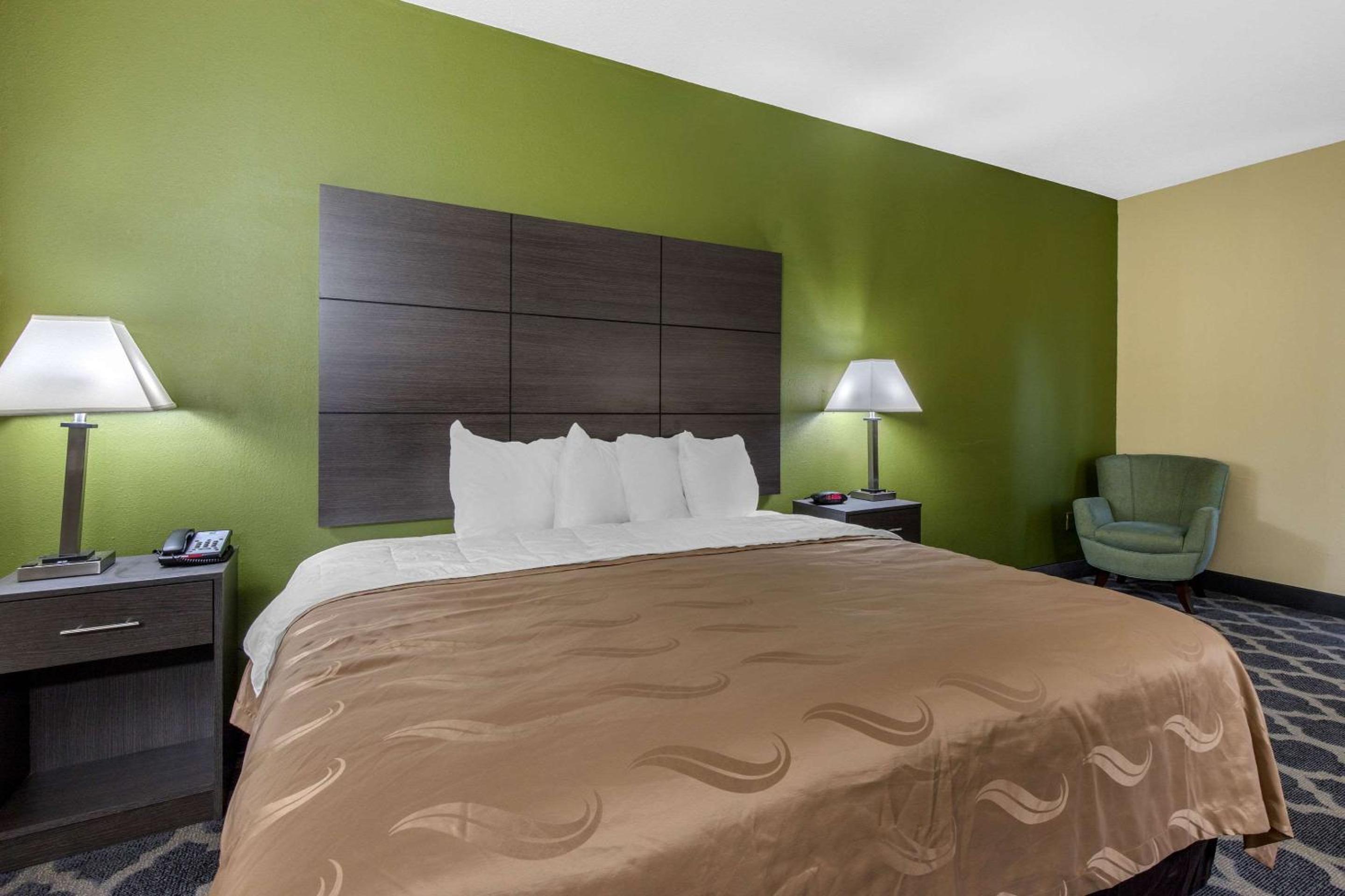 King Room - Non-Smoking - Photo 1