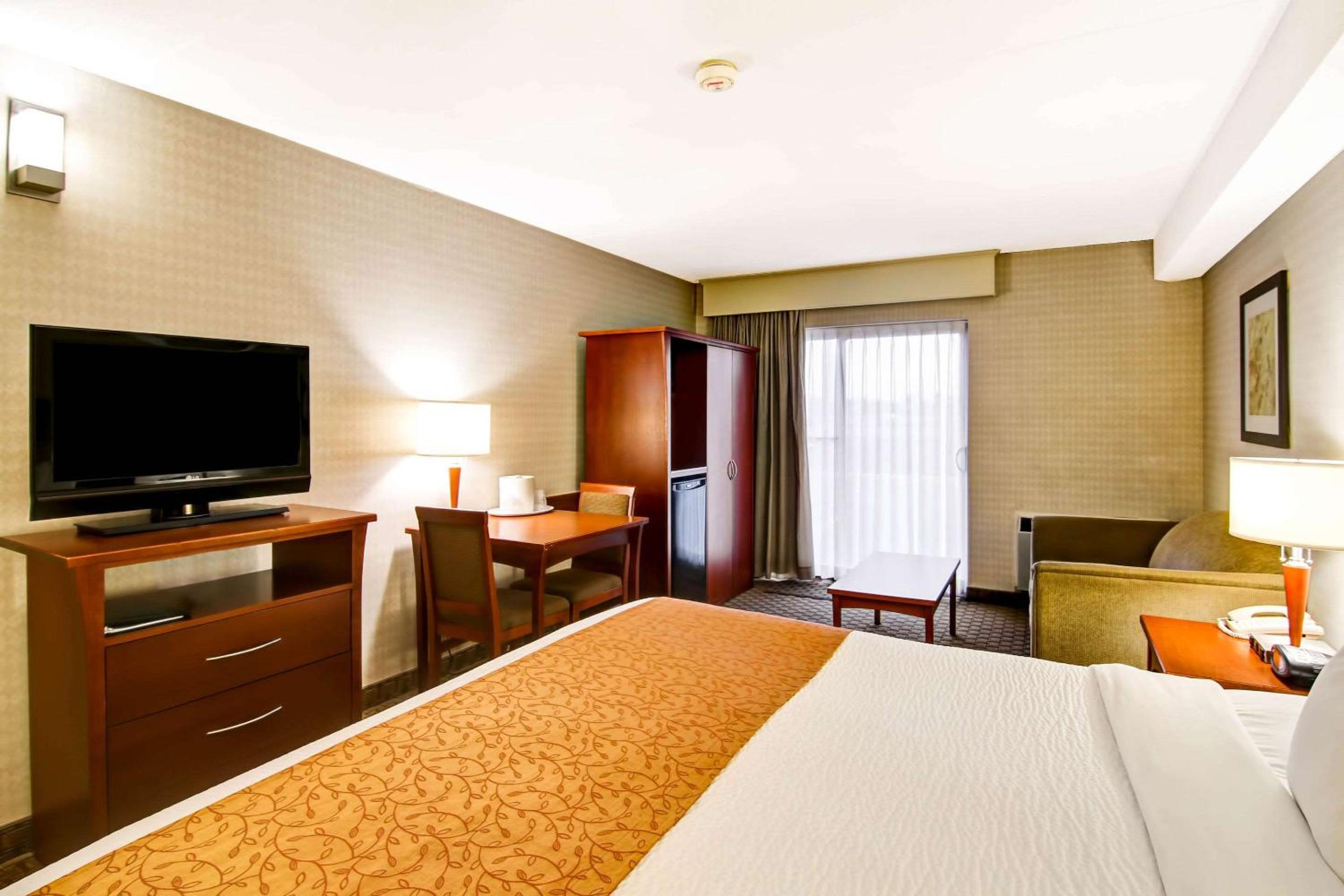 King Room with Sofa Bed - Non-Smoking - Photo 5
