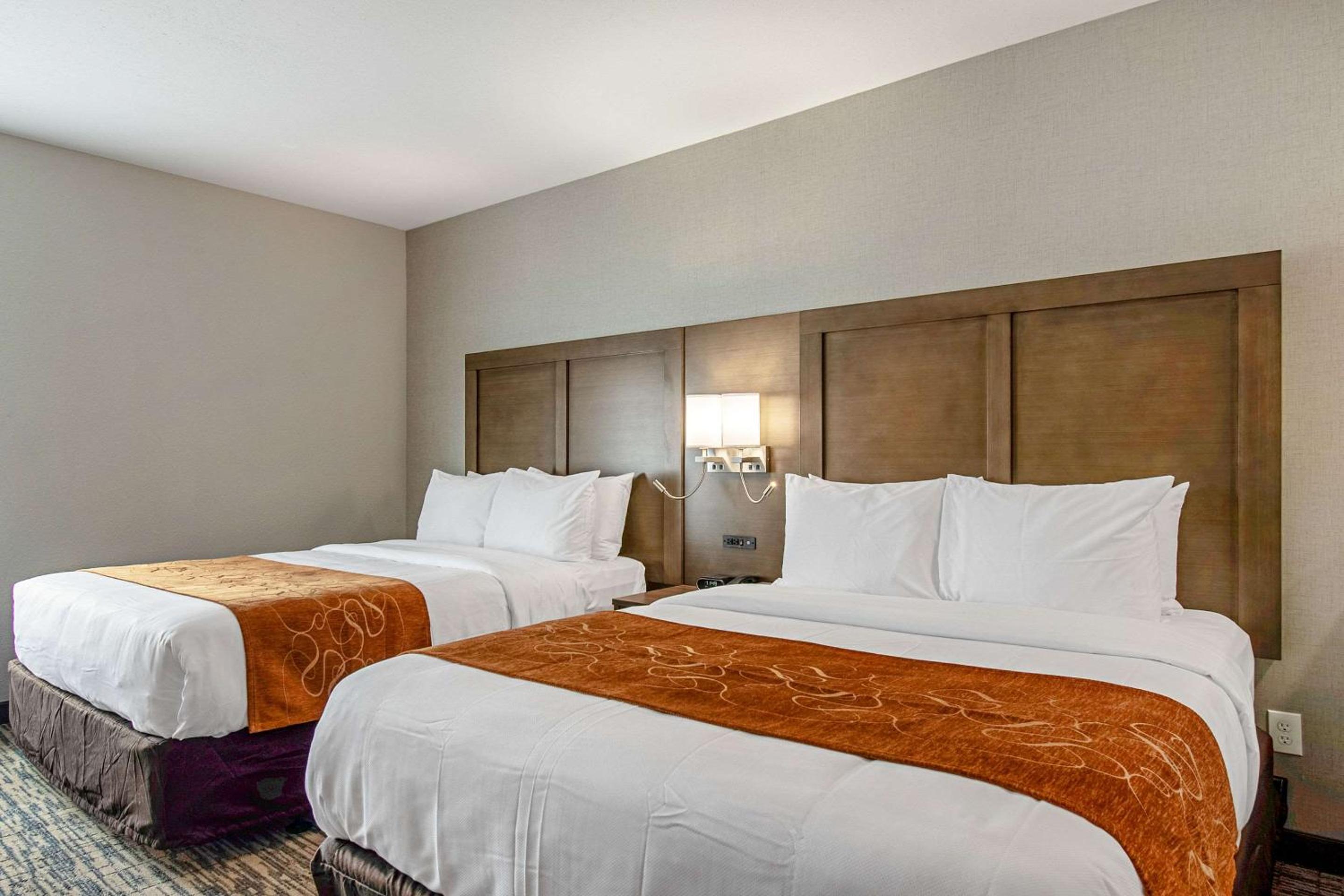 Queen Suite with Two Queen Beds - Accessible/Non-Smoking photo 2