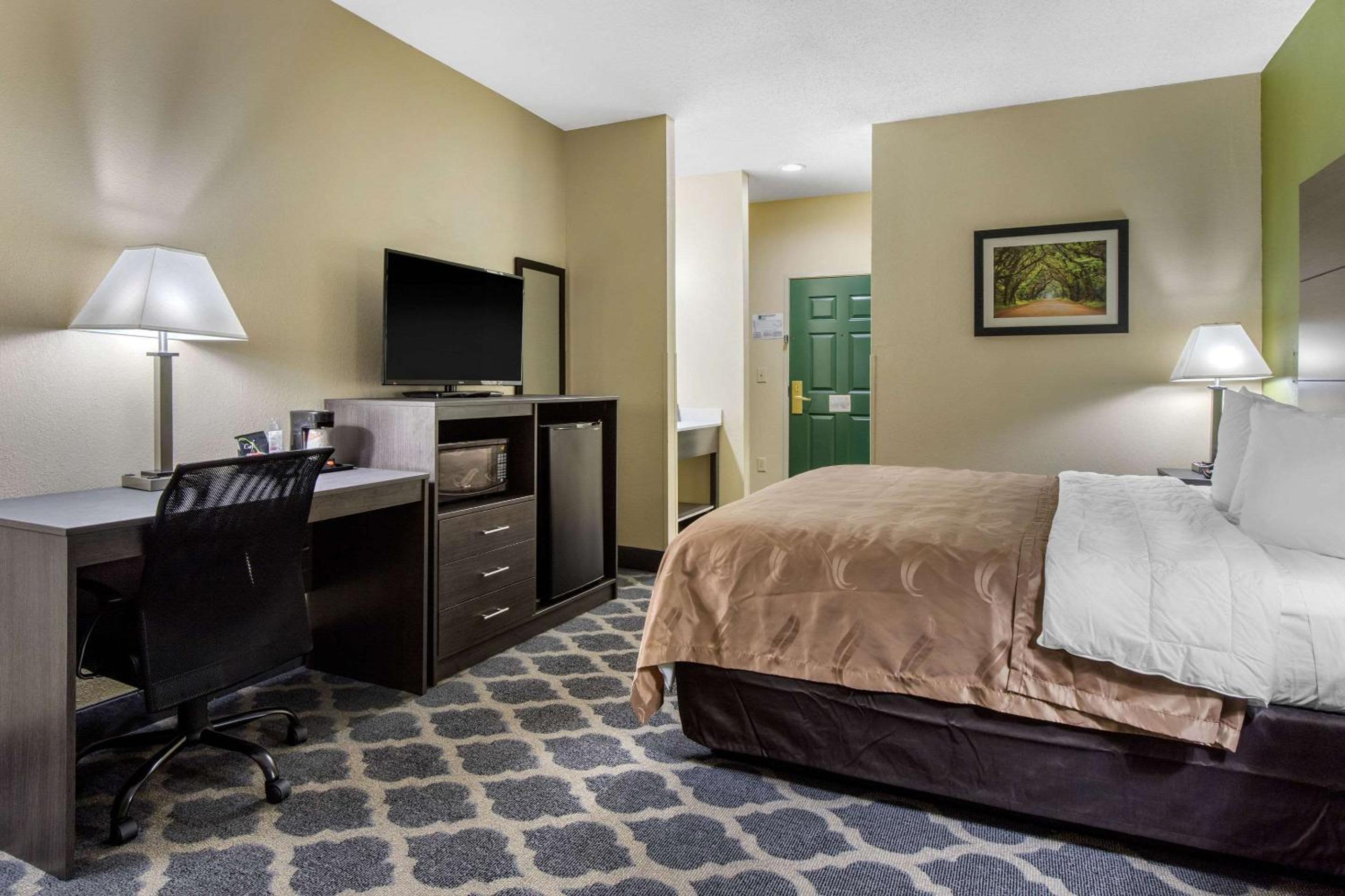King Room - Non-Smoking - Photo 6