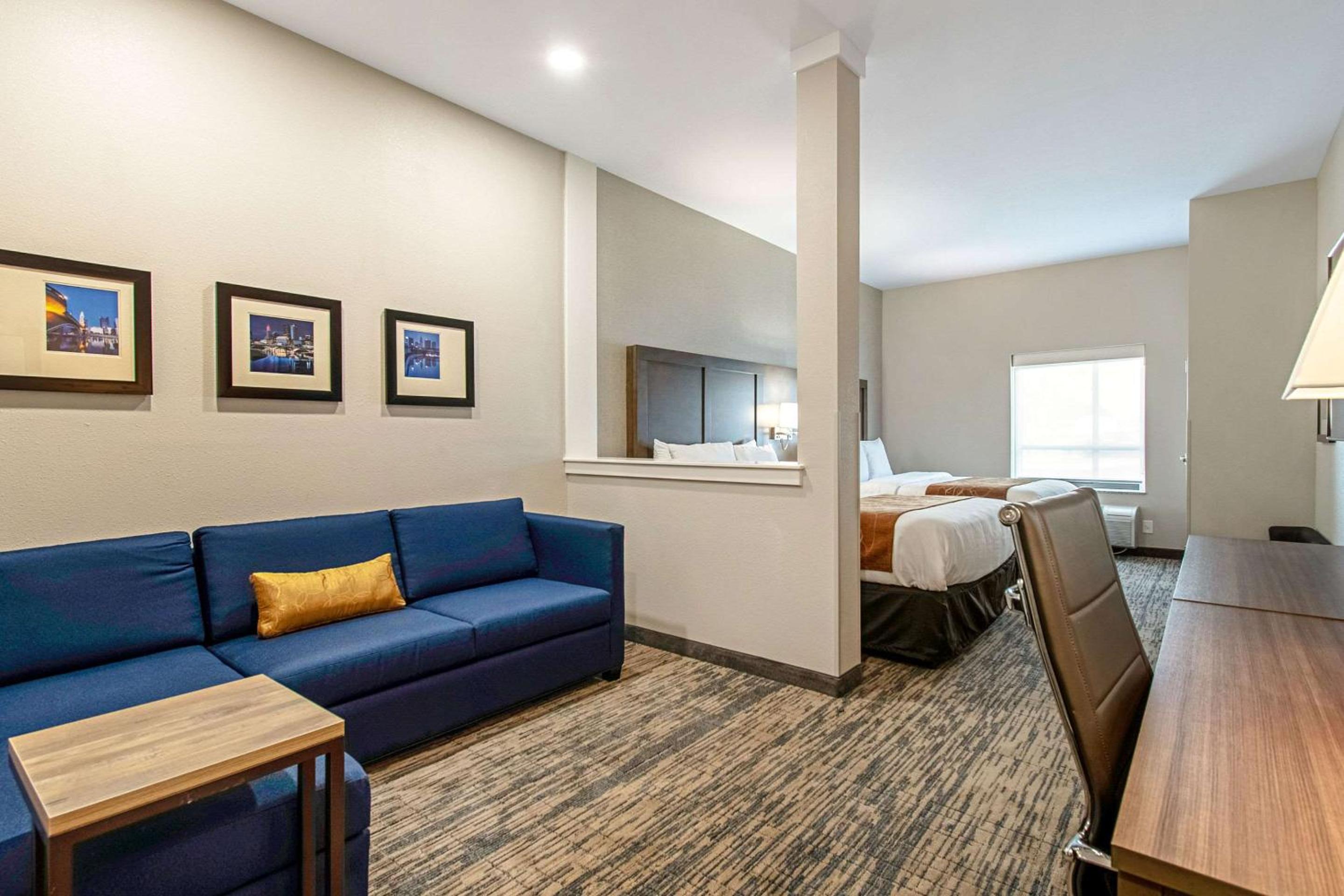 Queen Suite with Sofa Bed - Non-Smoking