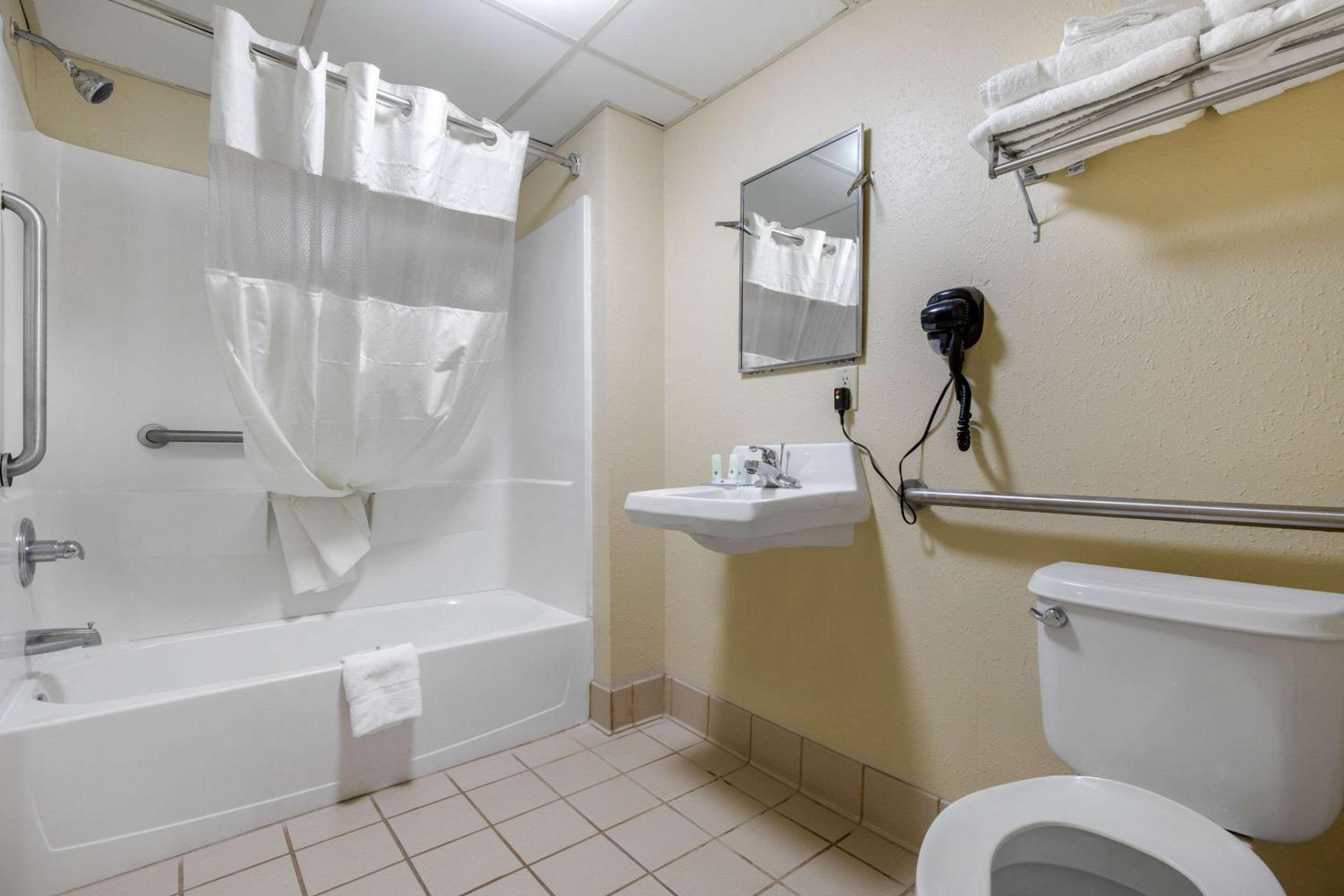 King Room - Non-Smoking - Photo 2