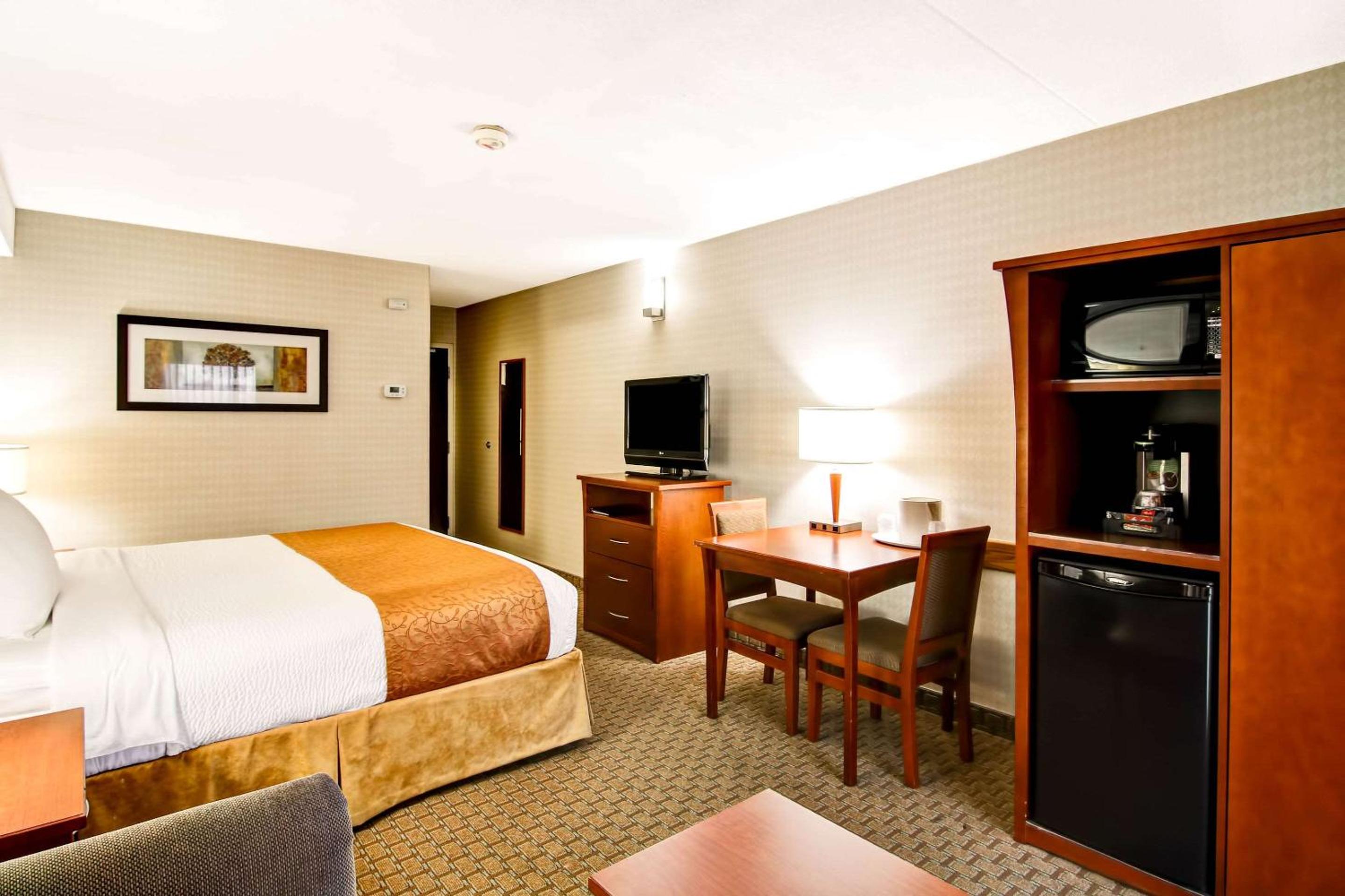 King Room with Sofa Bed - Non-Smoking - Photo 6