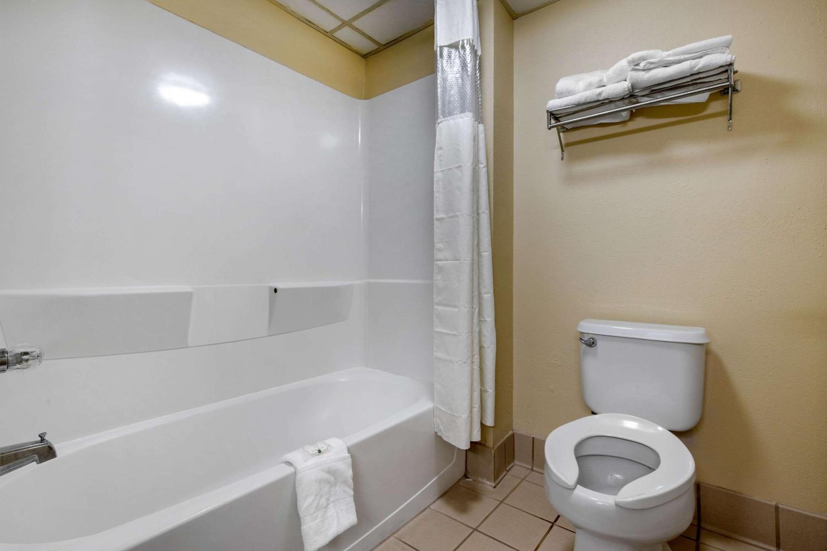 Double Room with Two Double Beds - Non-Smoking - Photo 3